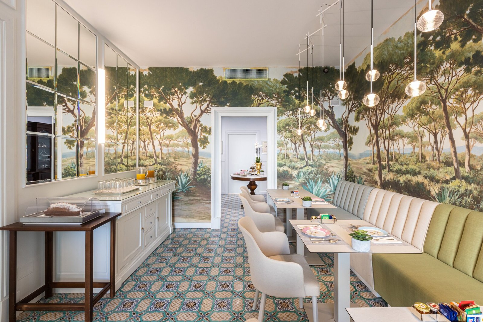Palazzo Marziale, at the table