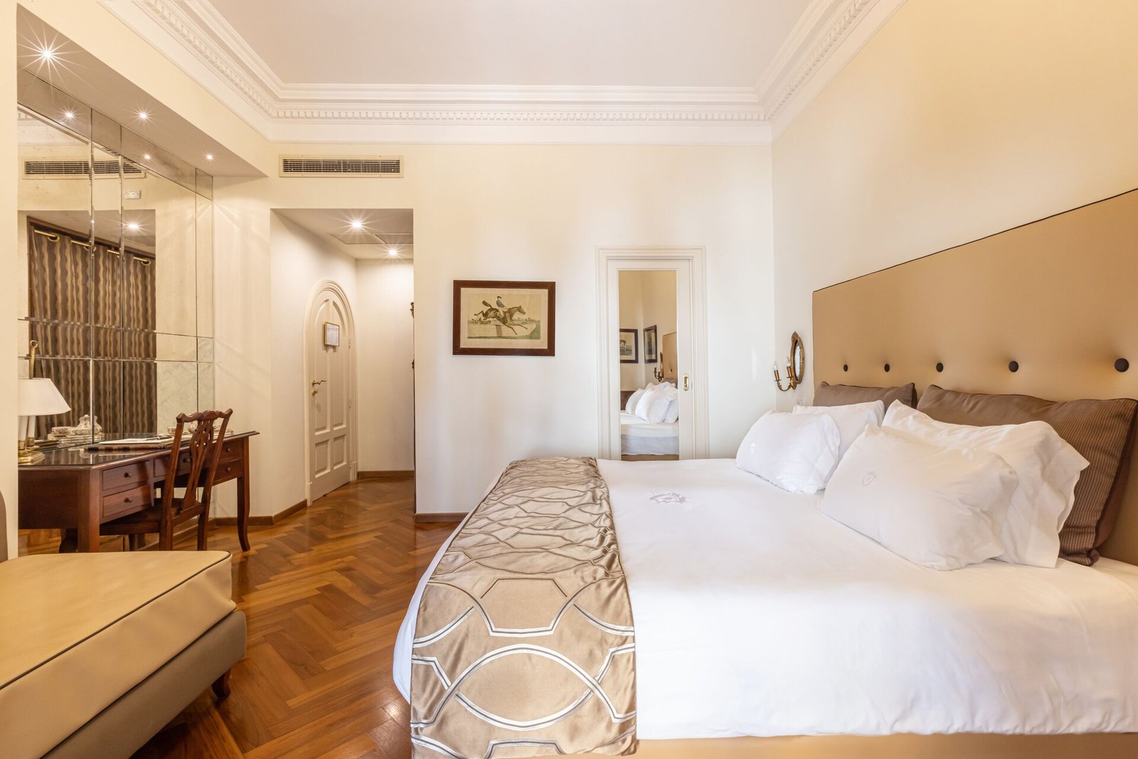 Palazzo Marziale, rooms