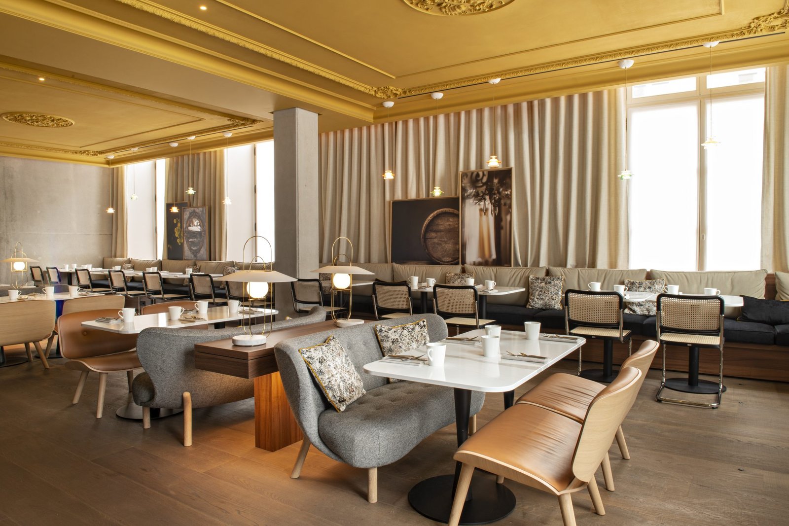LÉONOR Hôtel by Stay Collection, at the table