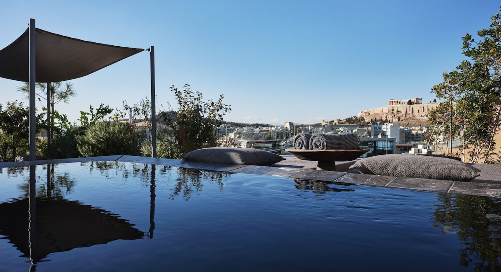 MONASTIK Living in Athina, the pool