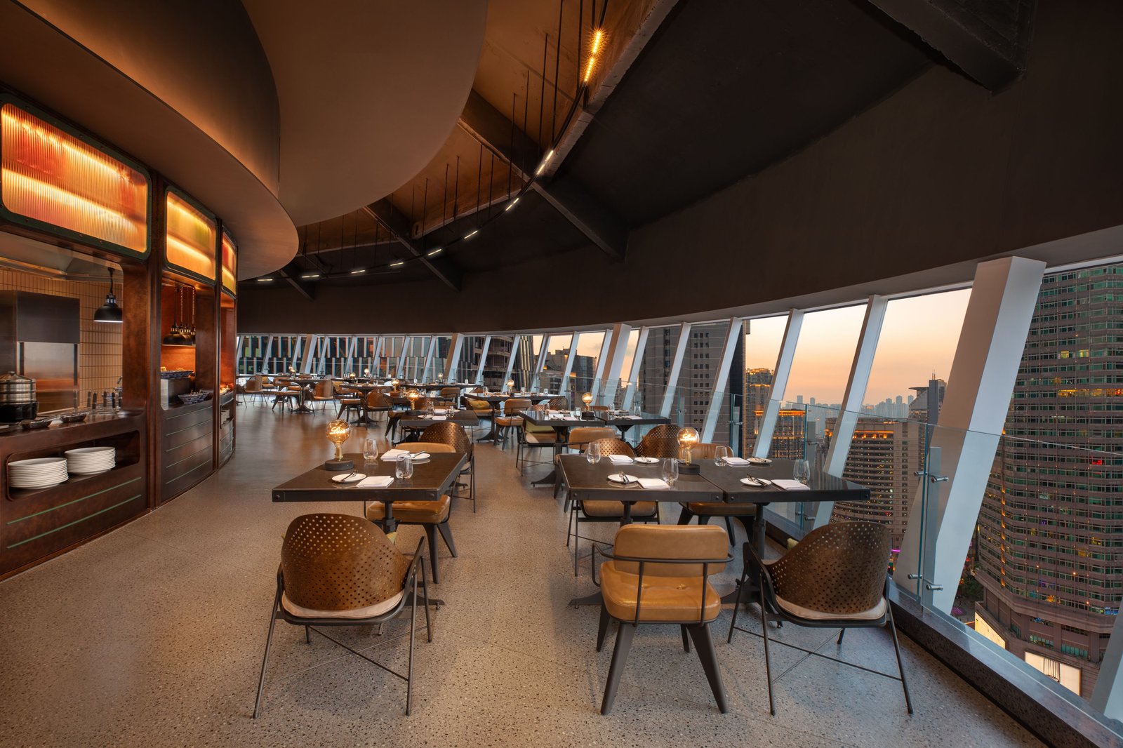 Moxy Chongqing, rotating restaurant