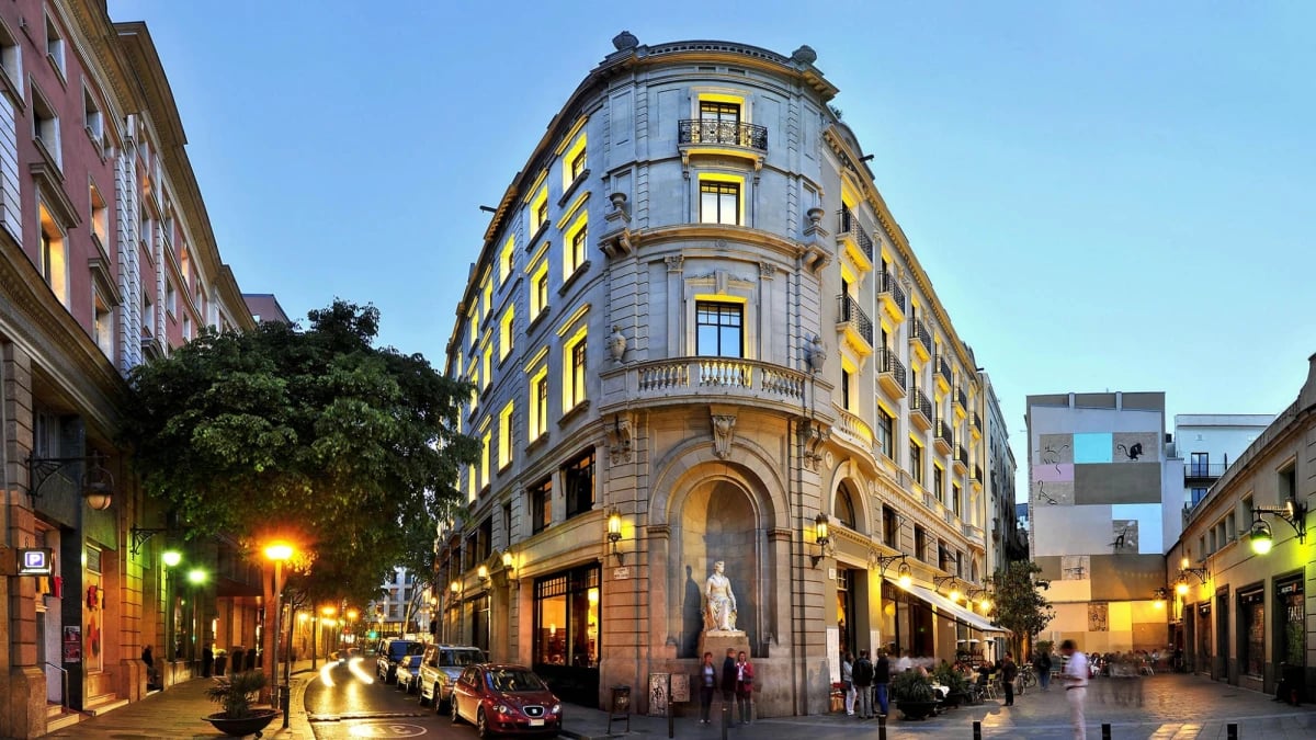 Hotel 1898 — backstory