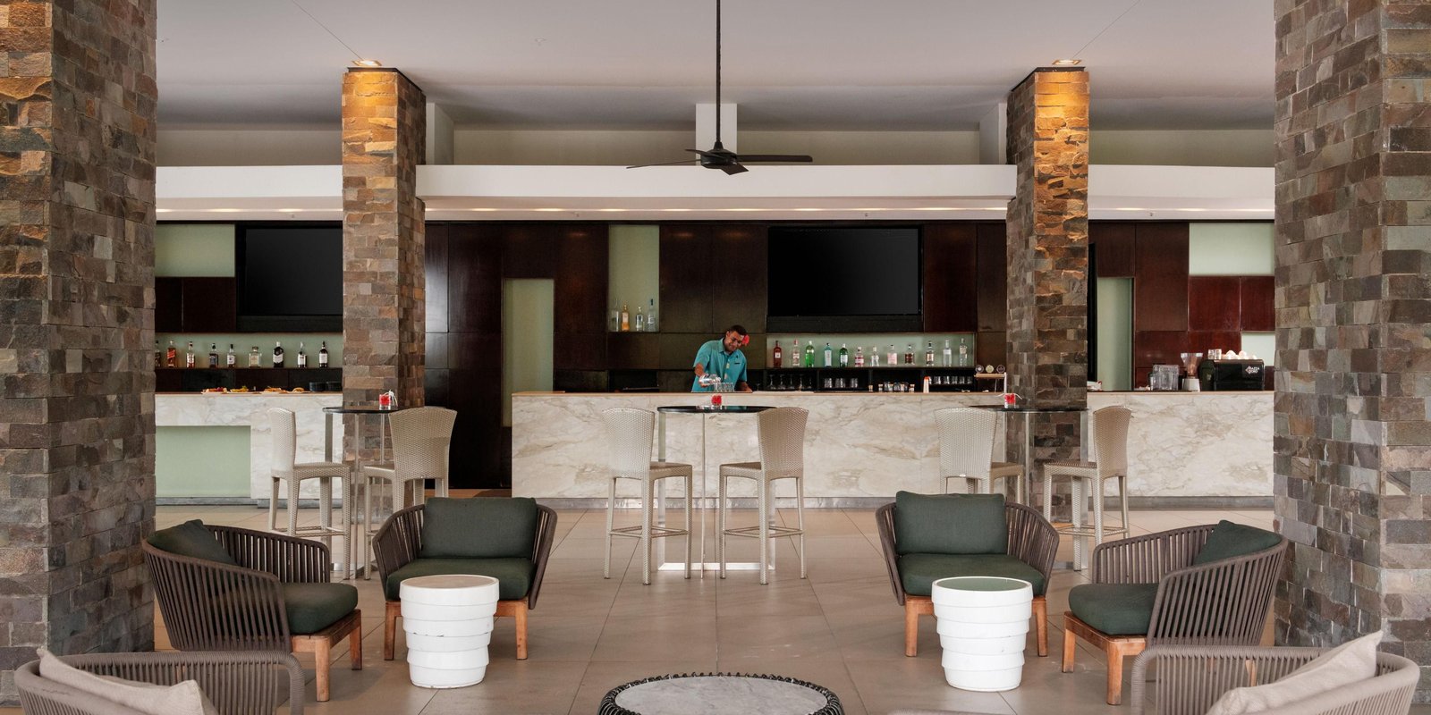 InterContinental Fiji Golf Resort & Spa by IHG, at the table
