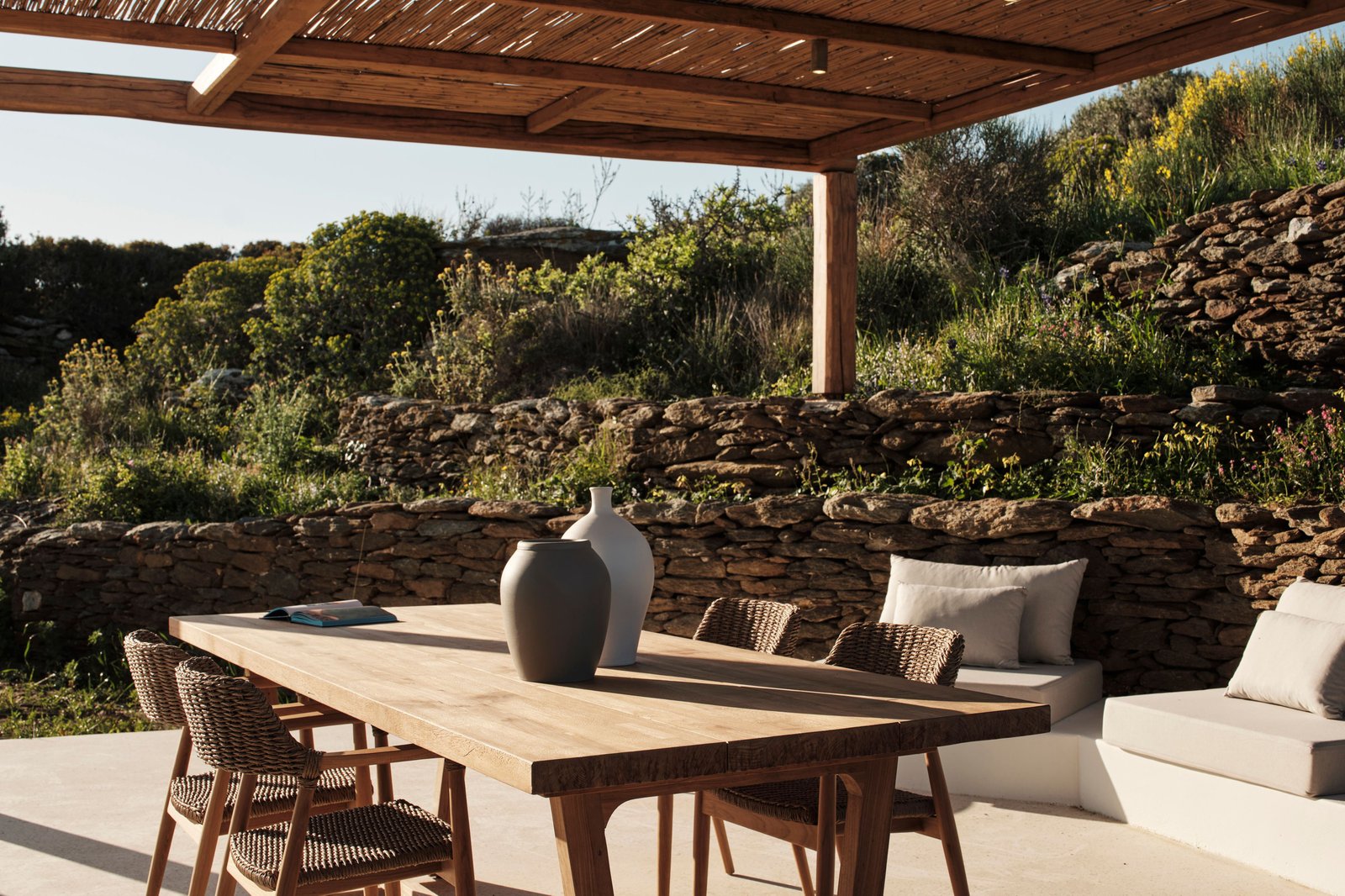 Stamna Sifnos, at the table
