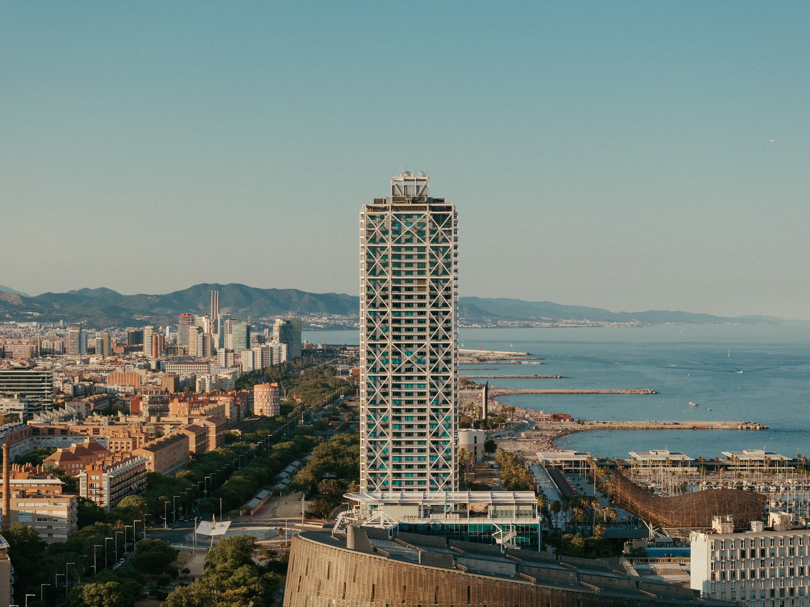 Hotel Arts Barcelona — vibe