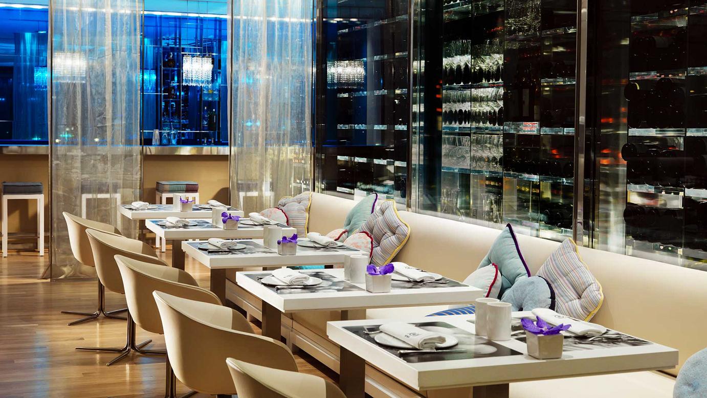 Hotel Arts Barcelona, at the table