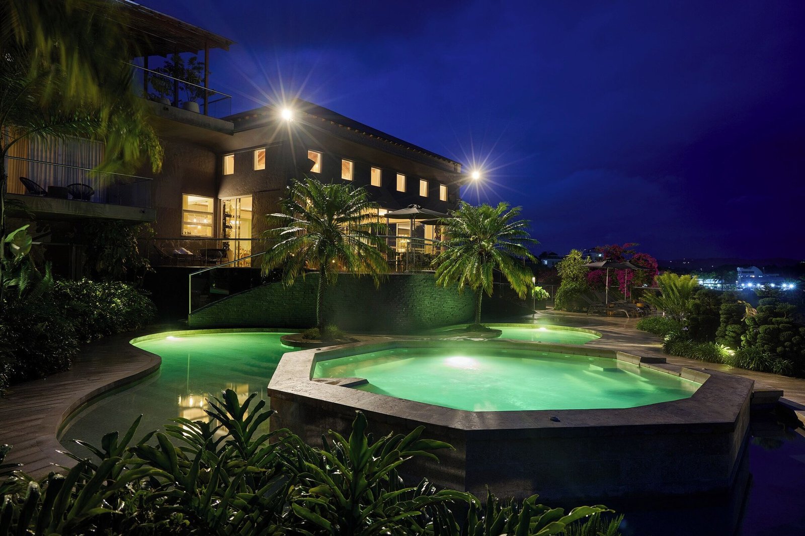 Tau House, the outdoor jacuzzi