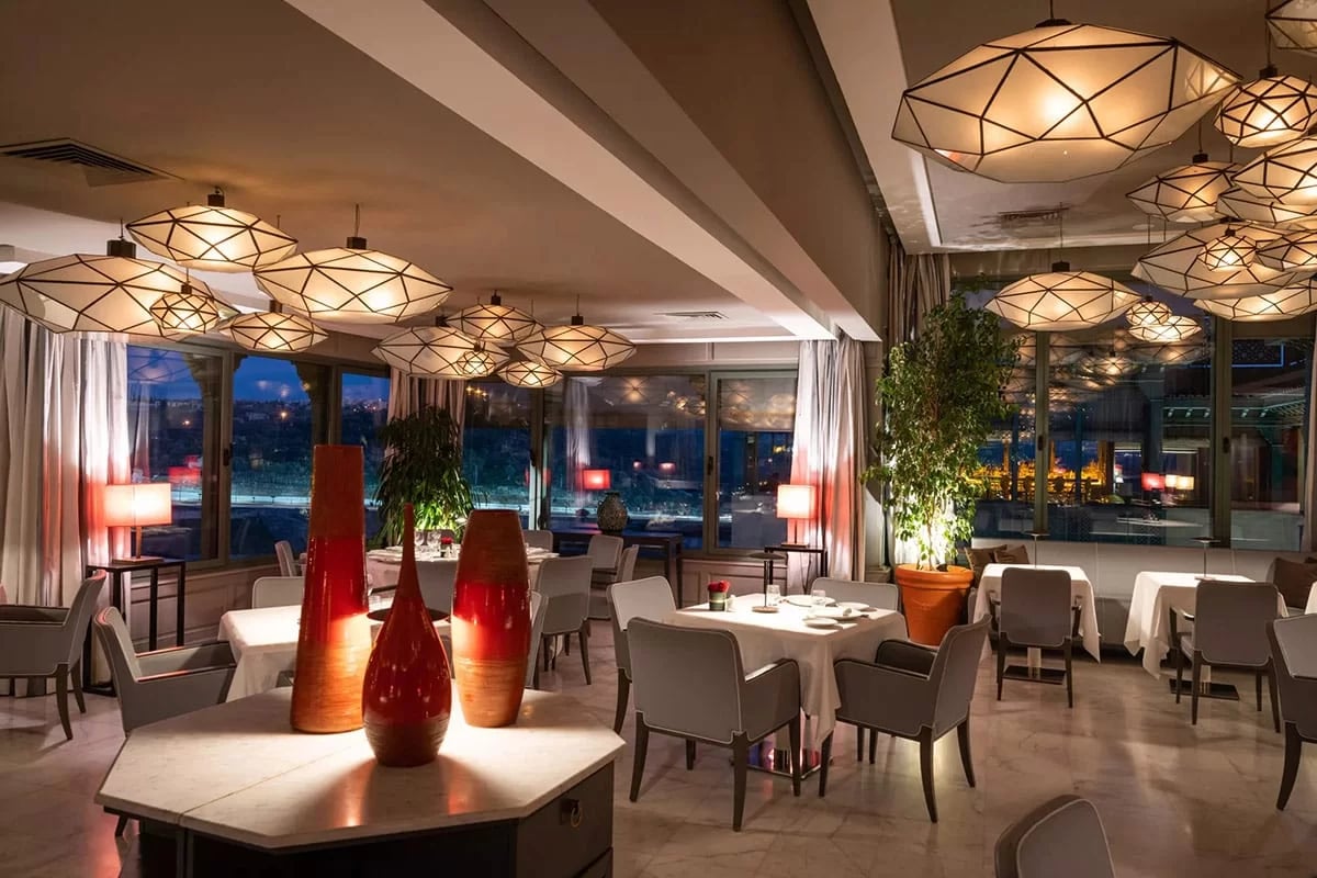 Palais Faraj Suites & Spa, at the table