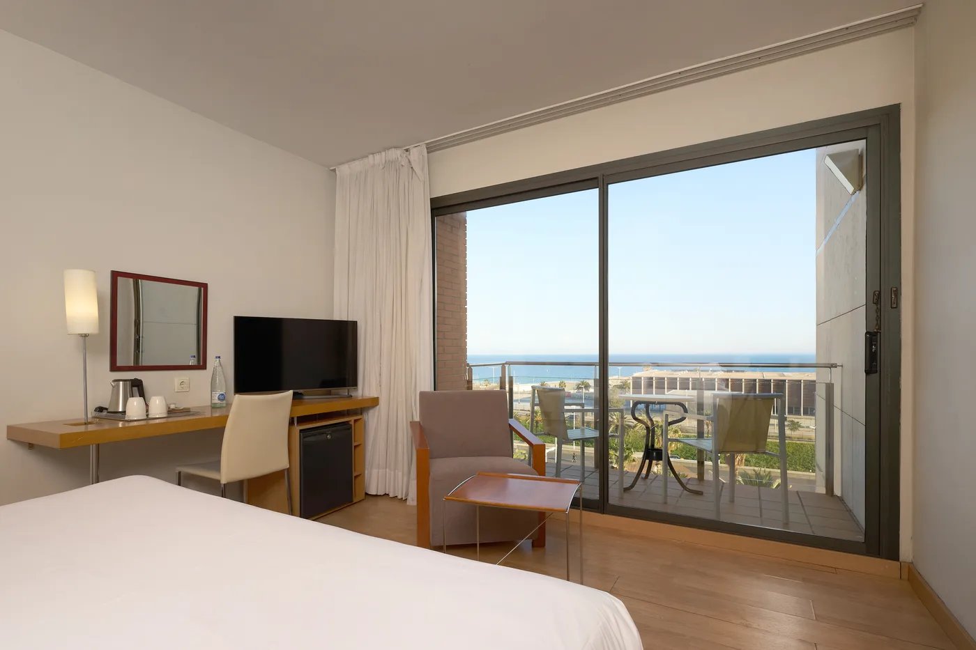 Catalonia Barcelona Beach Hotel — rooms