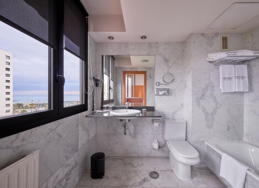 Catalonia Barcelona Beach Hotel — rooms