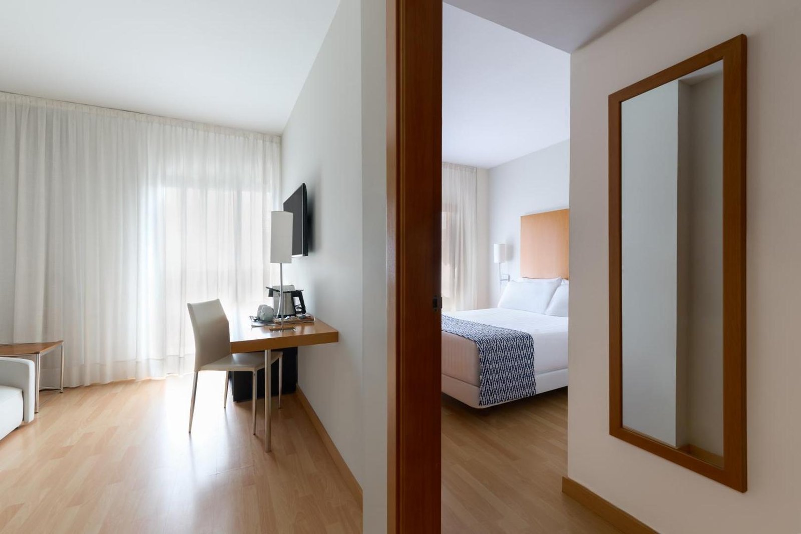 Catalonia Barcelona Beach Hotel — rooms