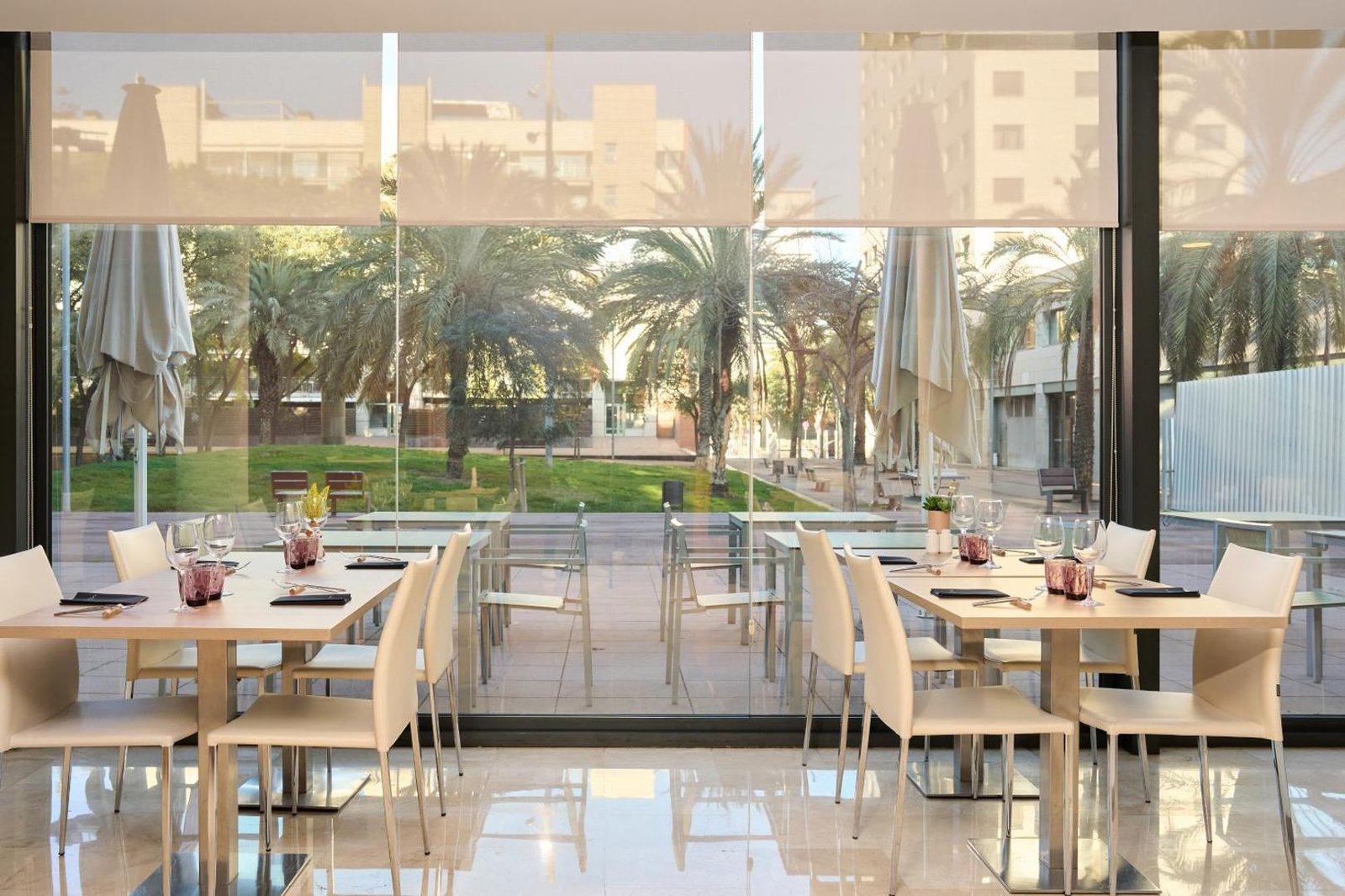 Catalonia Barcelona Beach Hotel — eat & drink