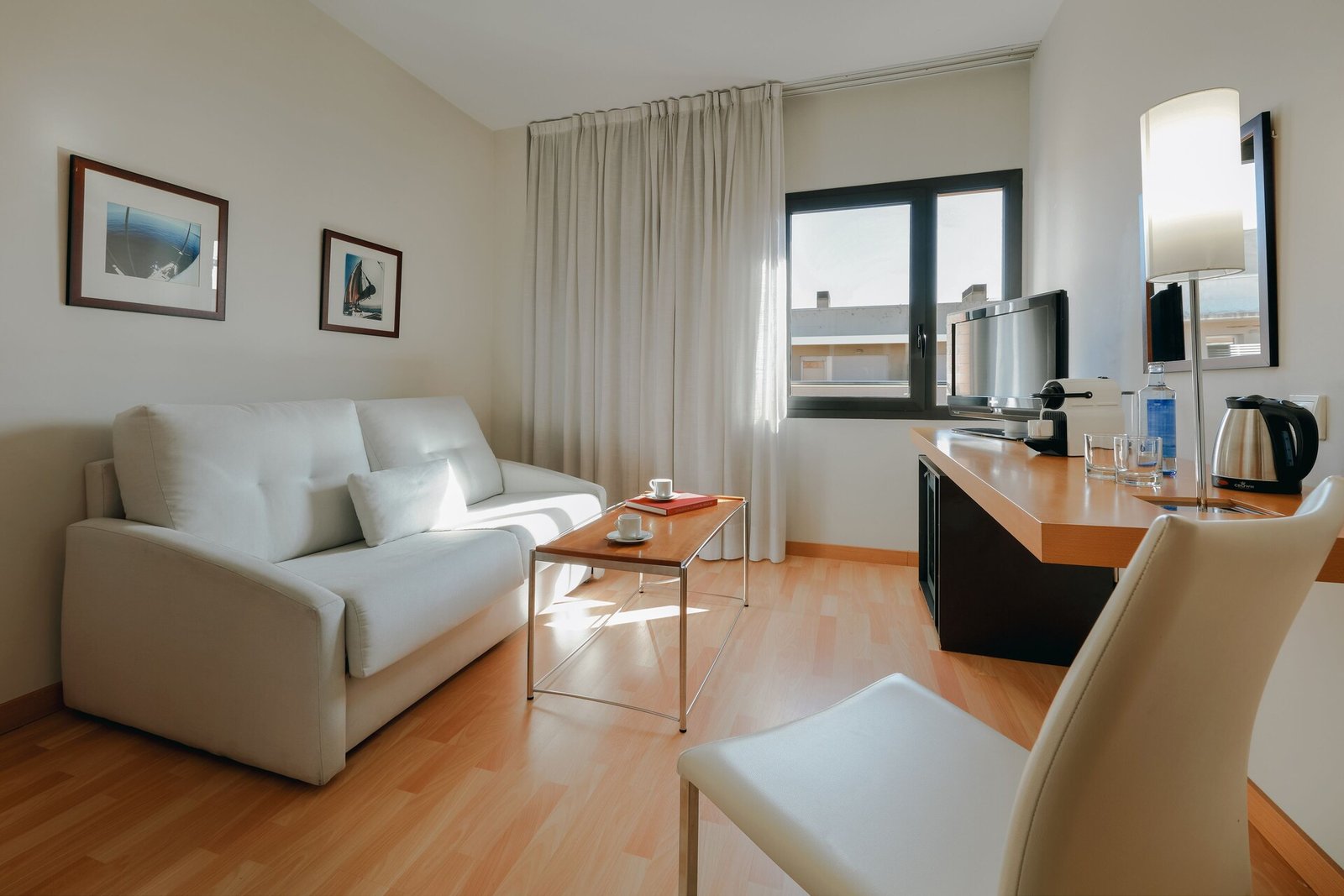 Catalonia Barcelona Beach Hotel — rooms