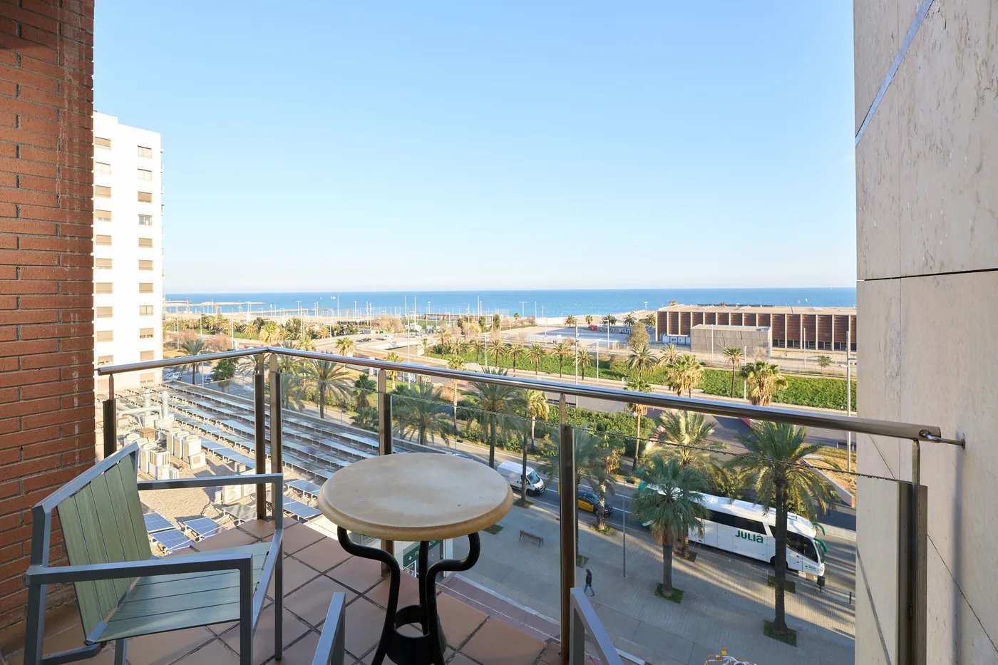 Catalonia Barcelona Beach Hotel — vibe