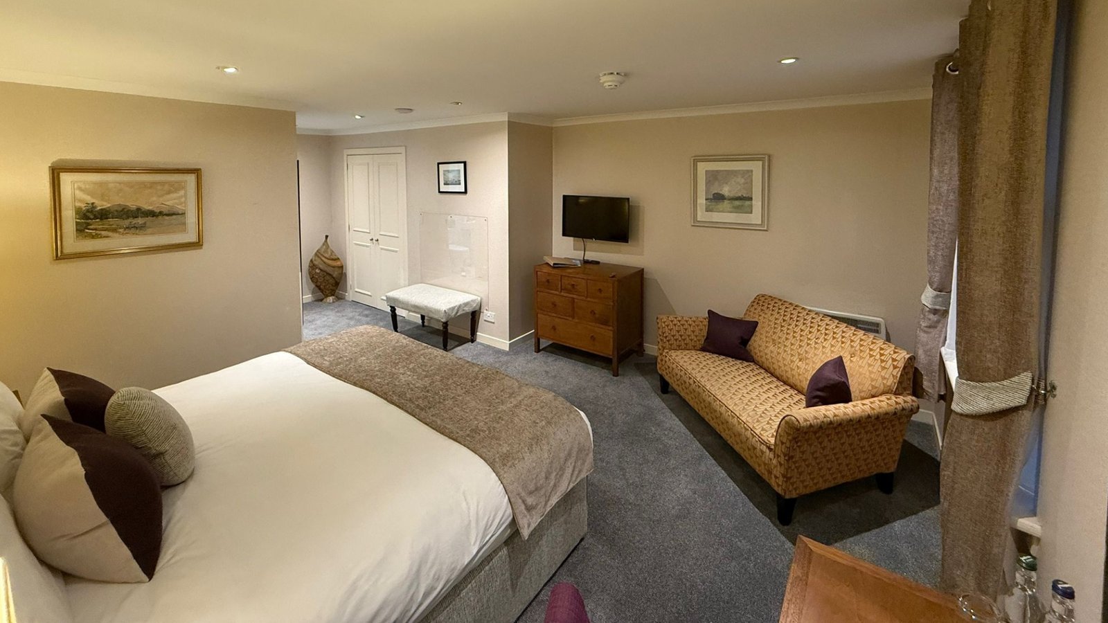 Airds Hotel, rooms