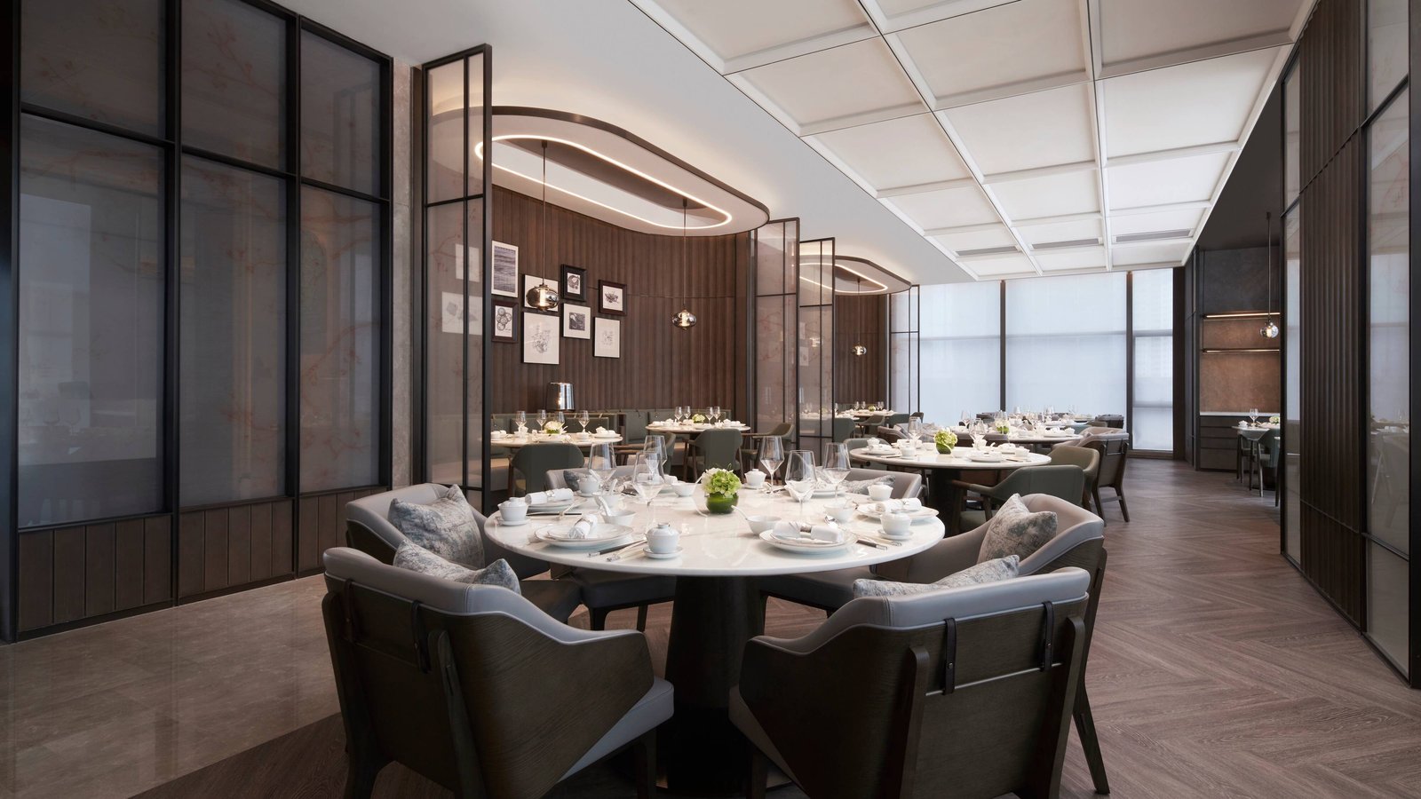 Fuzhou Riverside Marriott, at the table