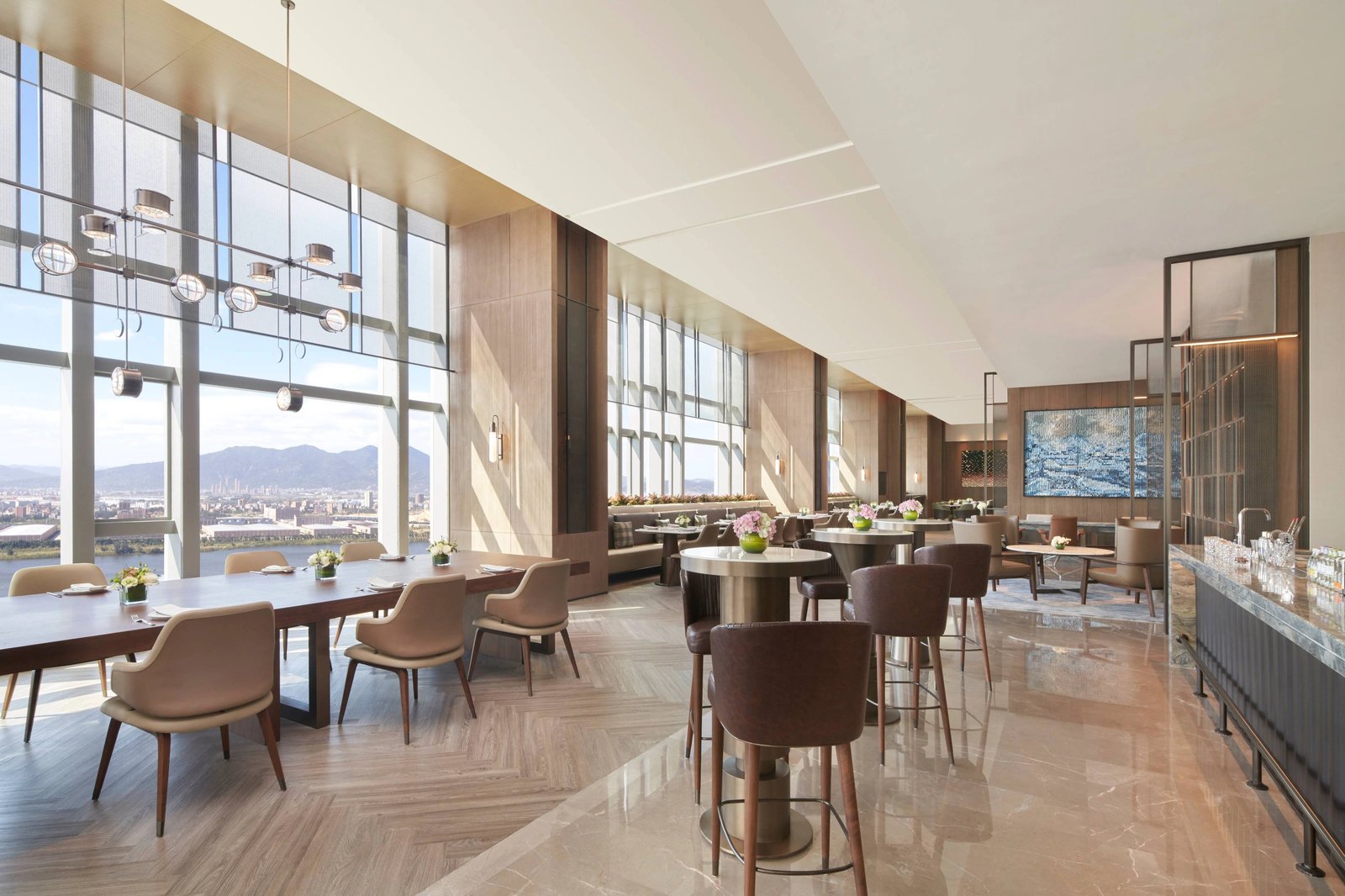 Fuzhou Riverside Marriott, at the table