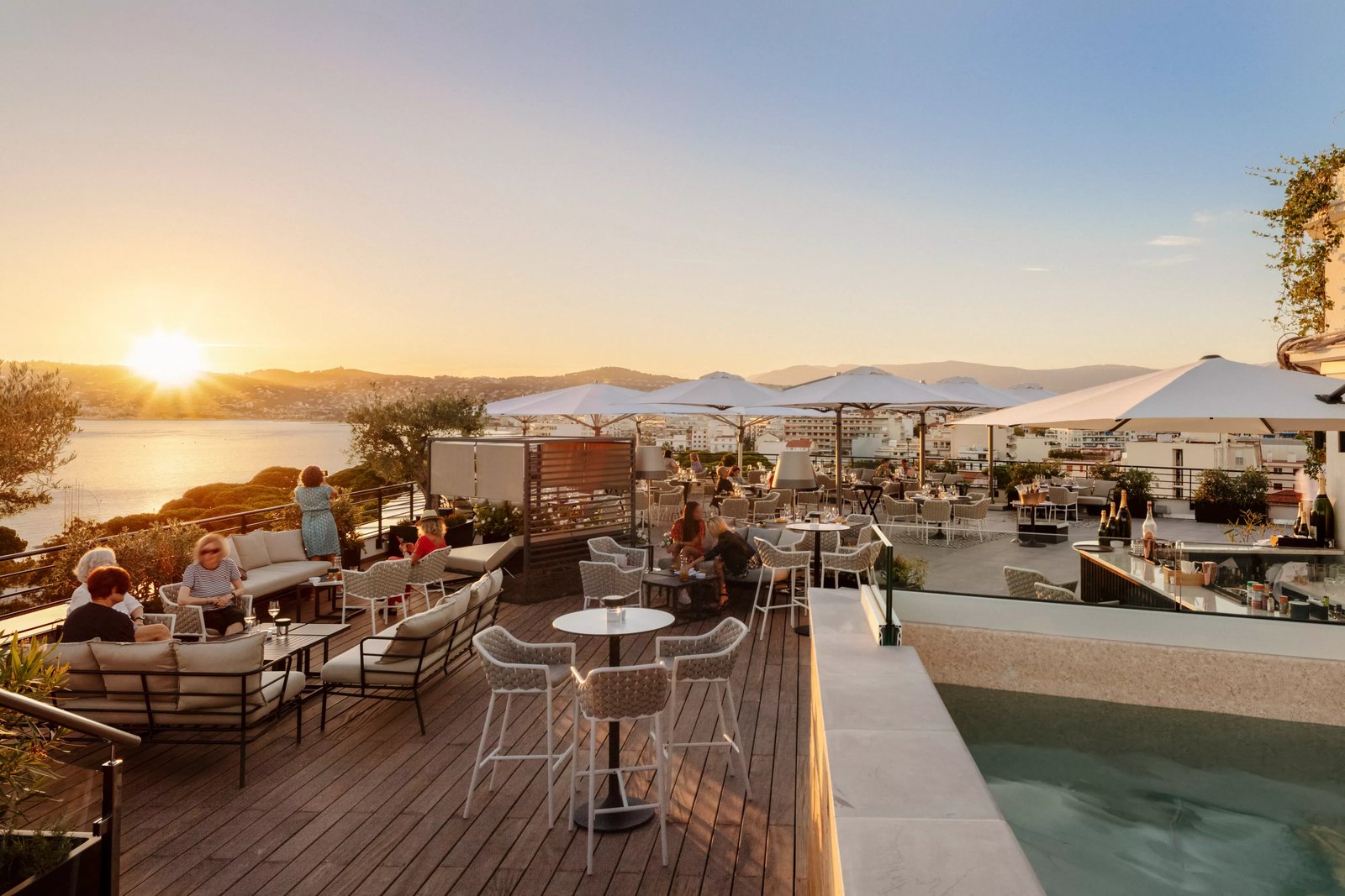 The 1932 Hotel & spa Cap d'Antibes - MGallery Collection, at the table