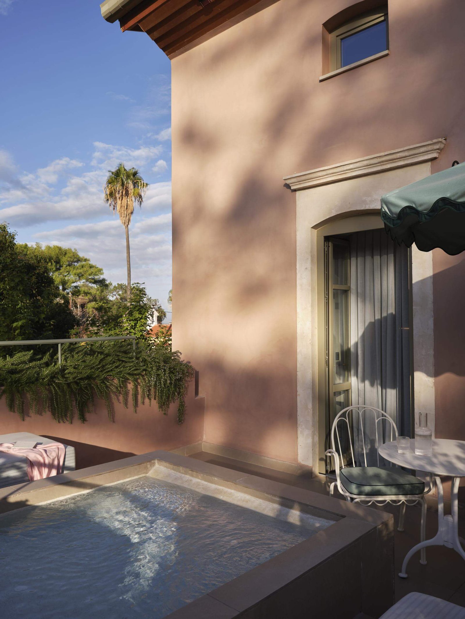 Domus Blanc, the pool