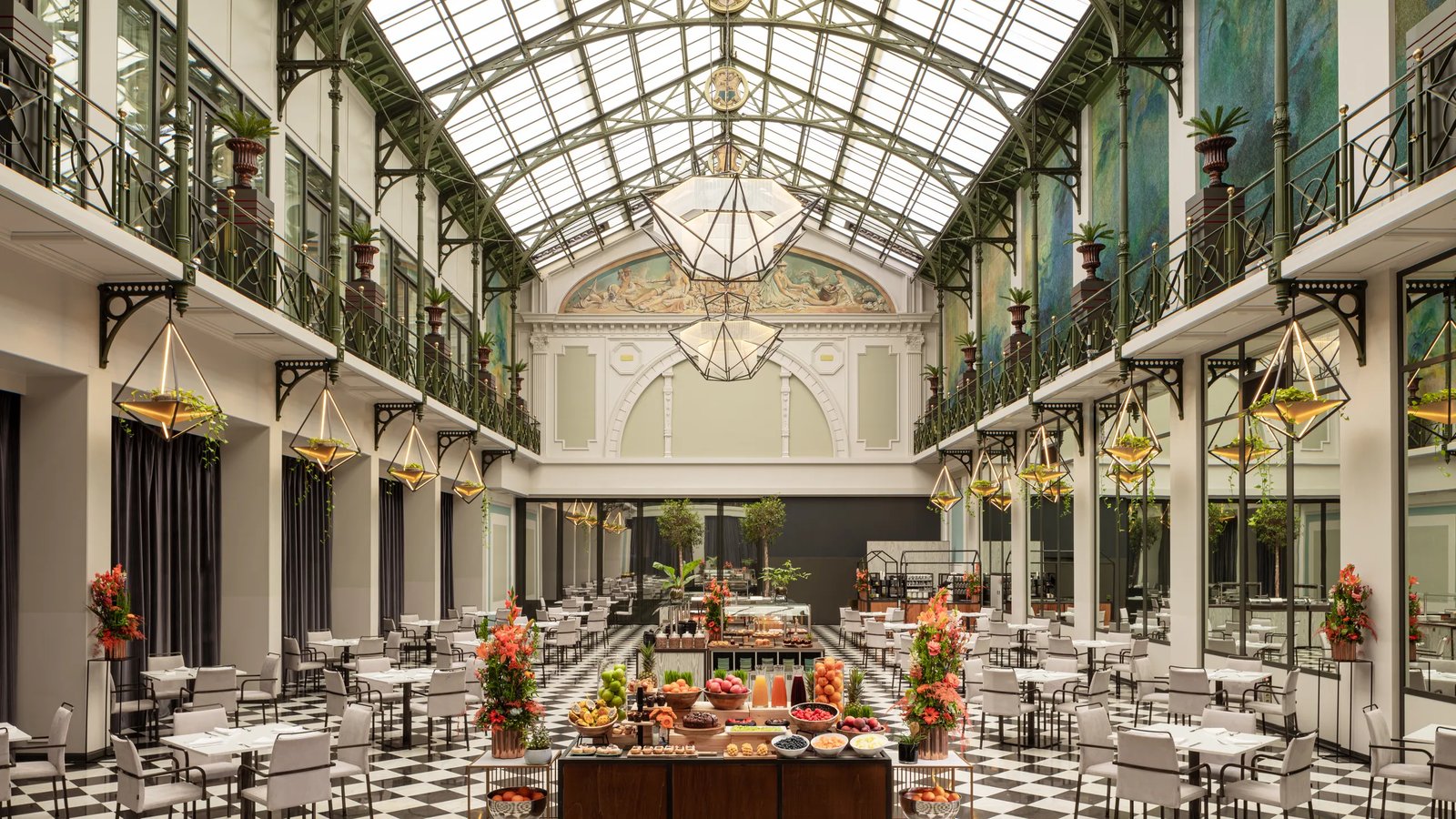 Anantara Grand Hotel Krasnapolsky — vibe