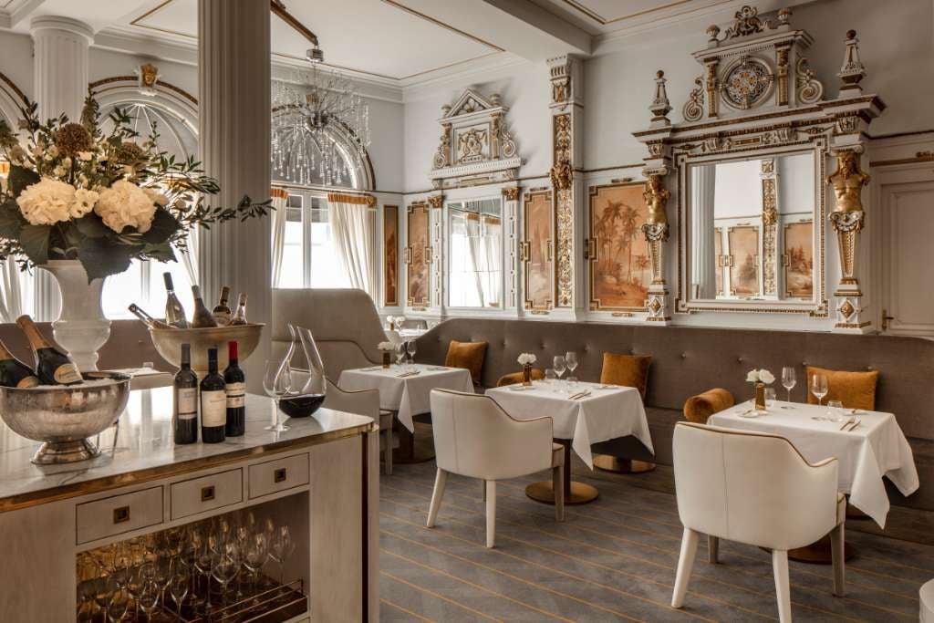 Anantara Grand Hotel Krasnapolsky, the white room
