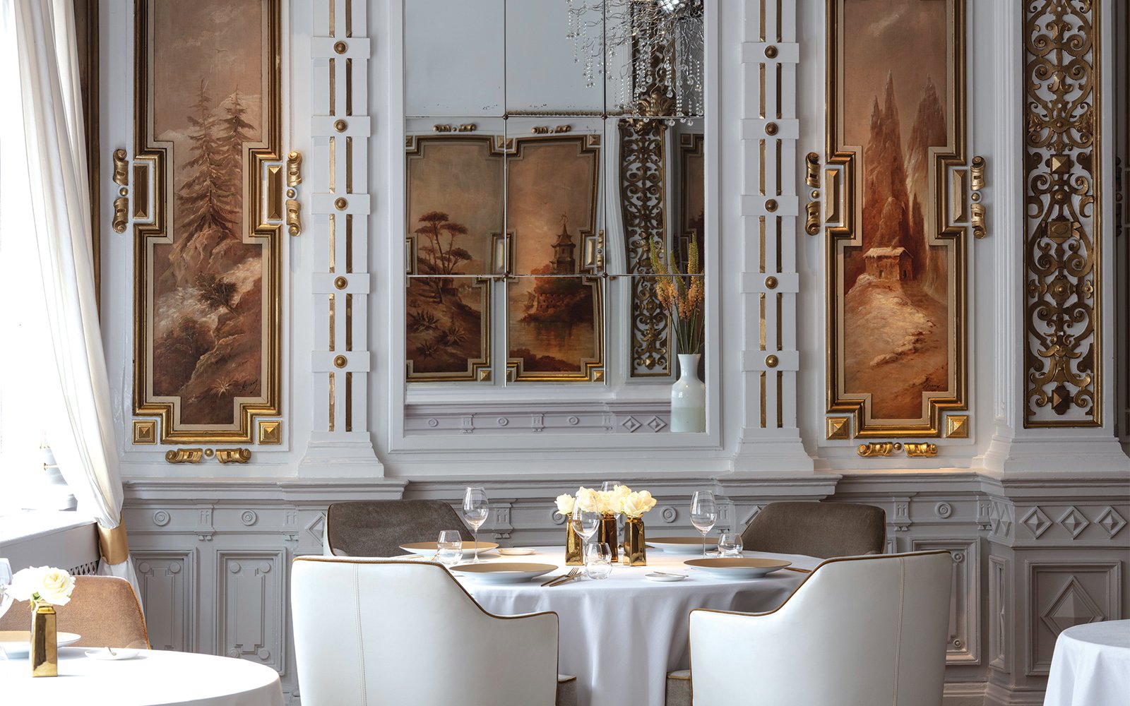 Anantara Grand Hotel Krasnapolsky, the white room
