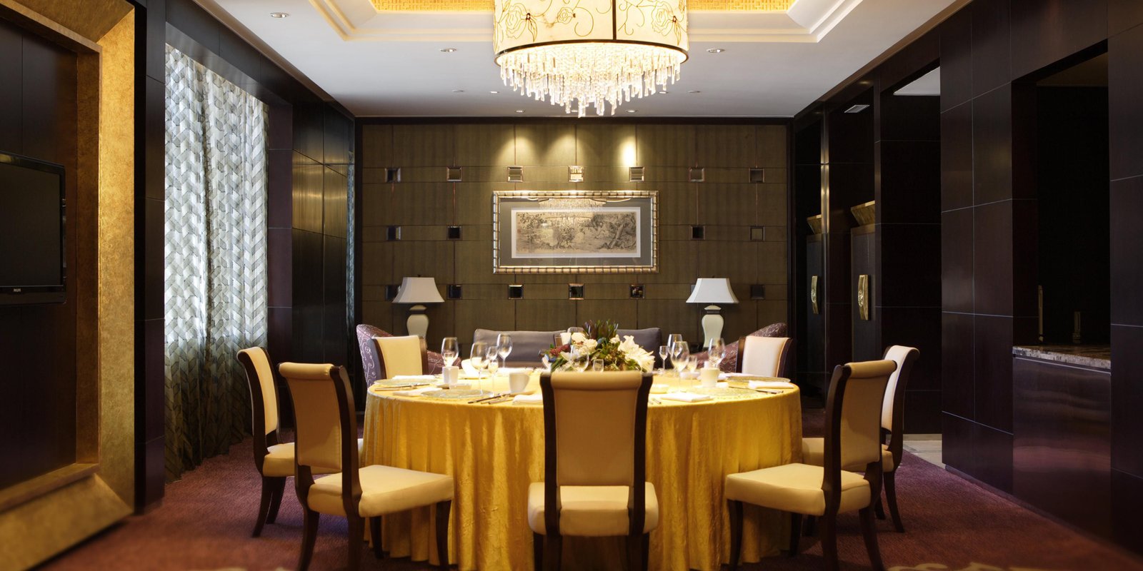 InterContinental Dalian, at the table