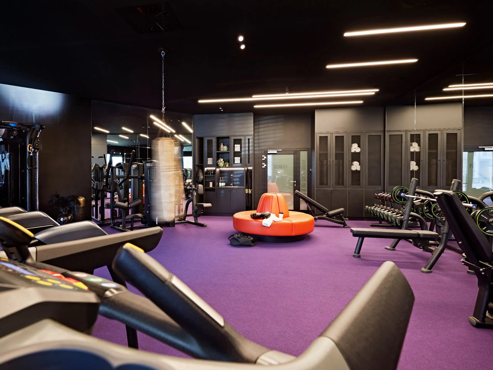 Me and All Hotel Dusseldorf Oberkassel, by Hyatt, the gym