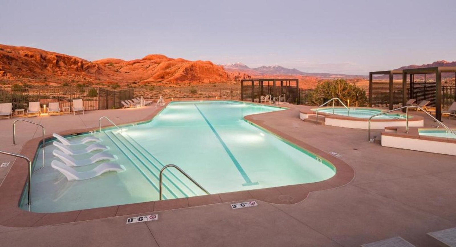Lionsback Resort, the pool