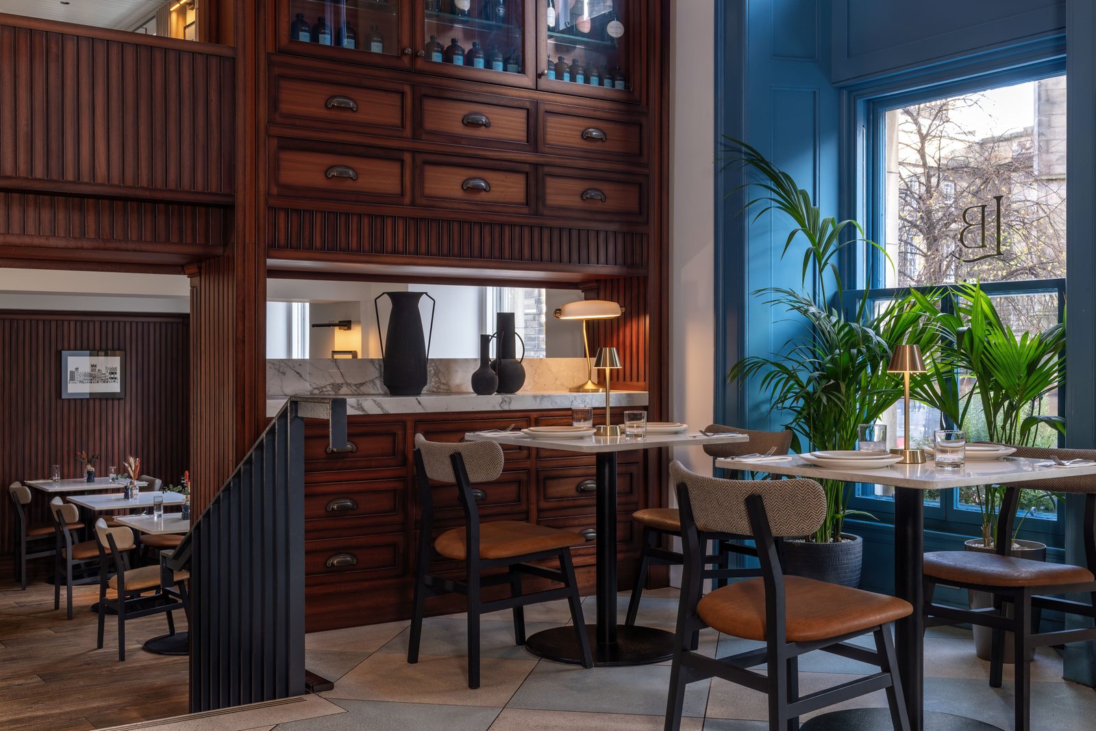 Old Town Chambers, Autograph Collection, at the table