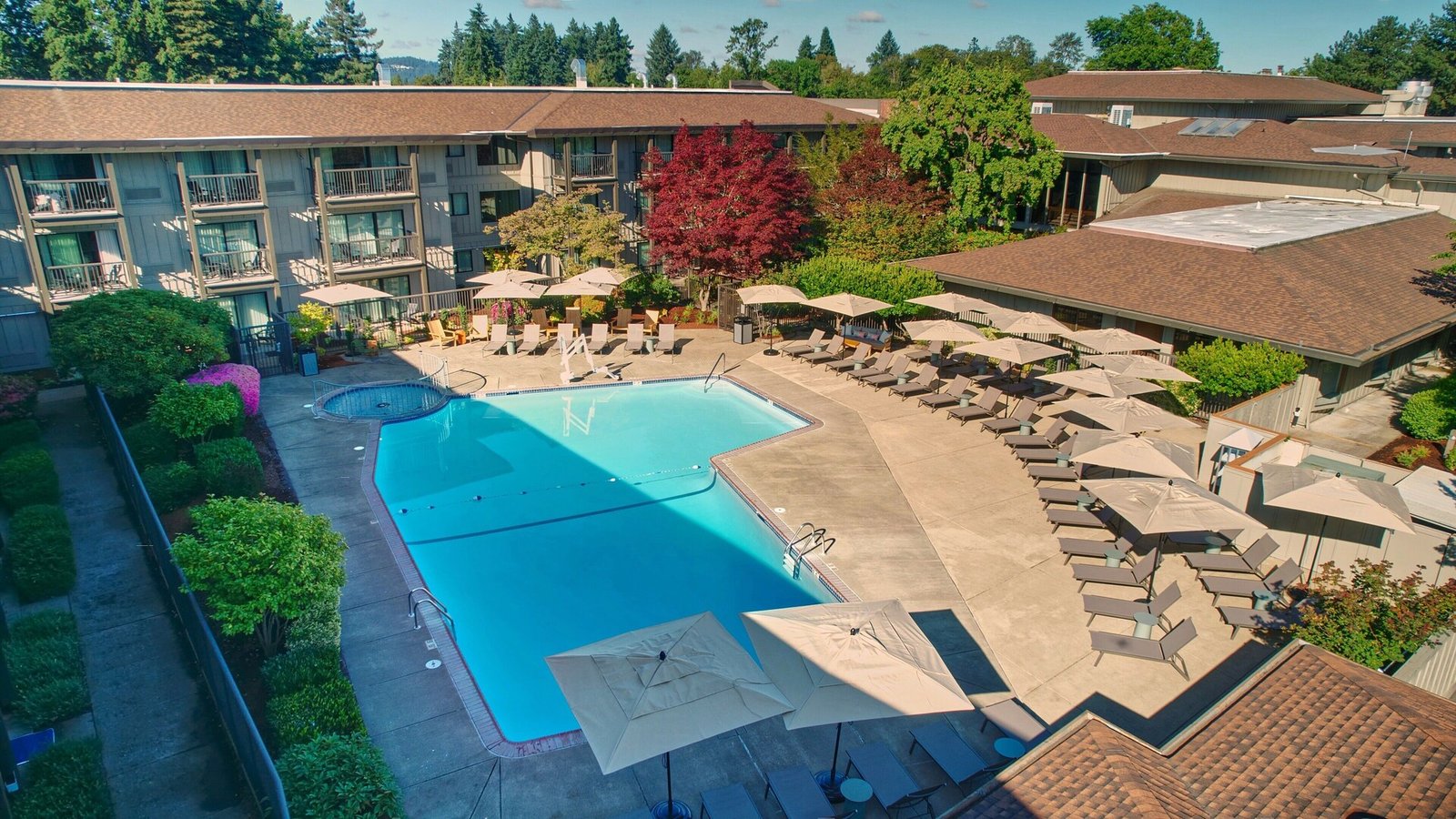 Valley River Inn, the pool