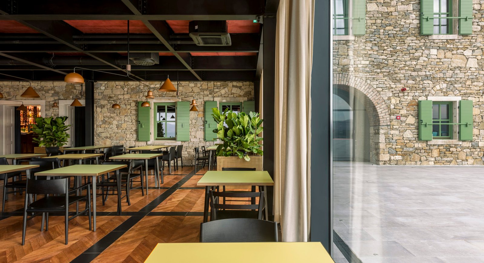 ROXANICH Winery and Design Hotel, at the table