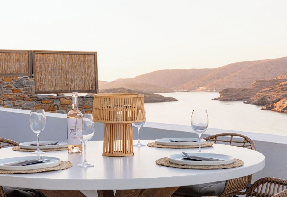 Amal Kythnos Suites, at the table