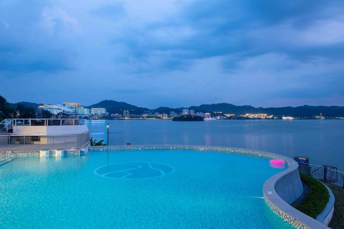 voco Thousand Island Lake, an IHG Hotel, the pool