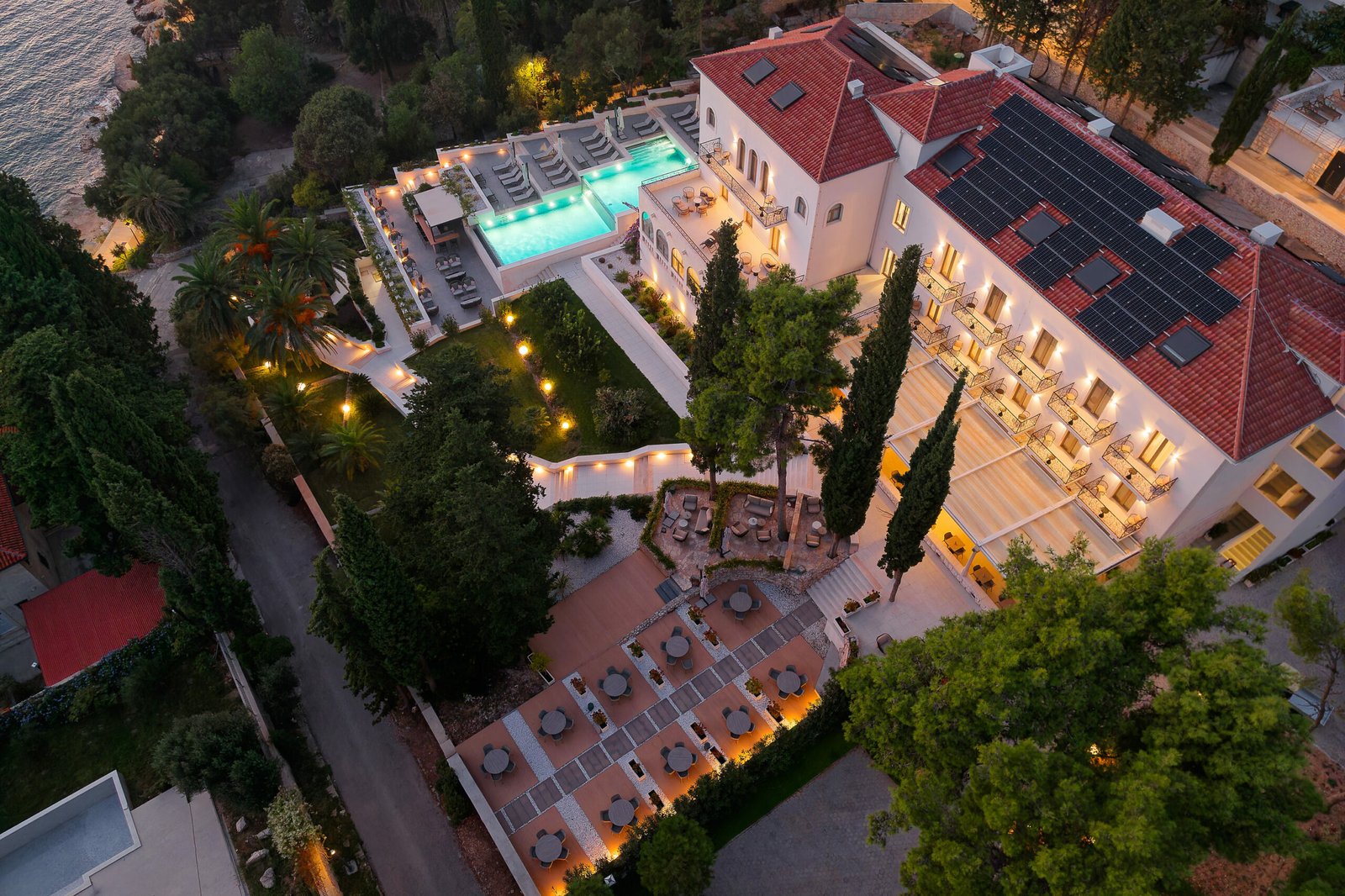 Hotel Moeesy, Blue & Green Oasis, how it began