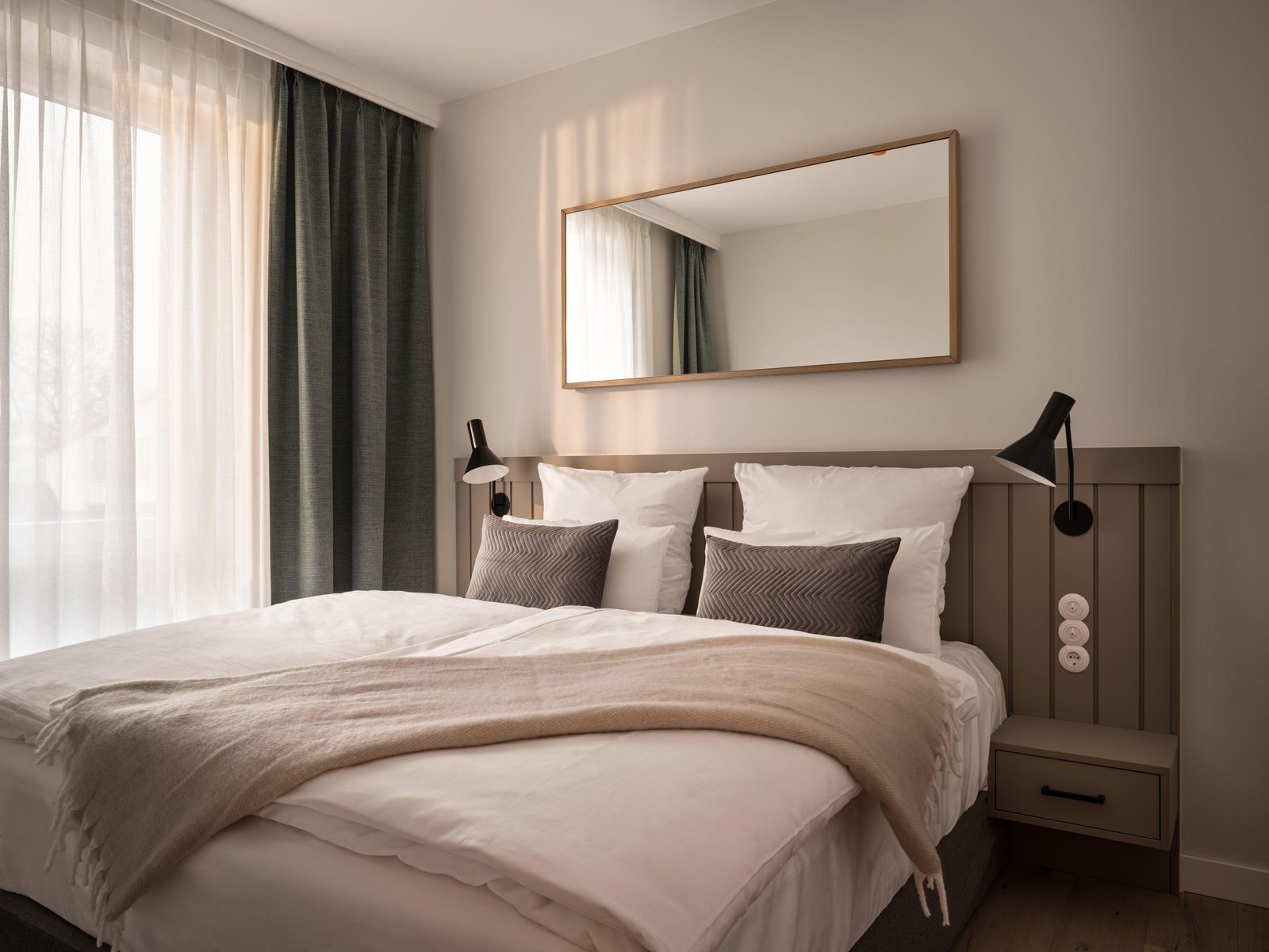 The Breeze, rooms