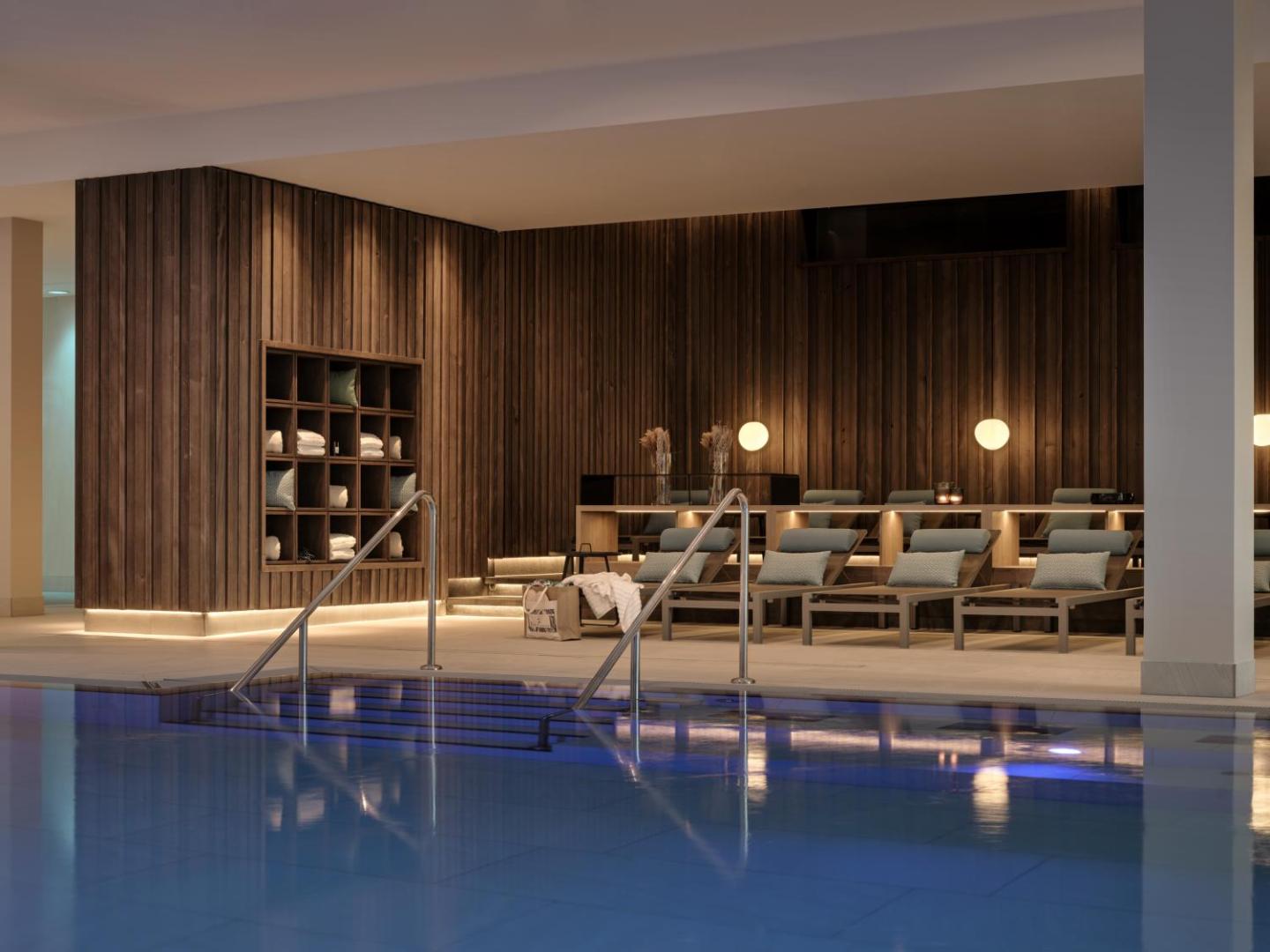 The Breeze, the pool