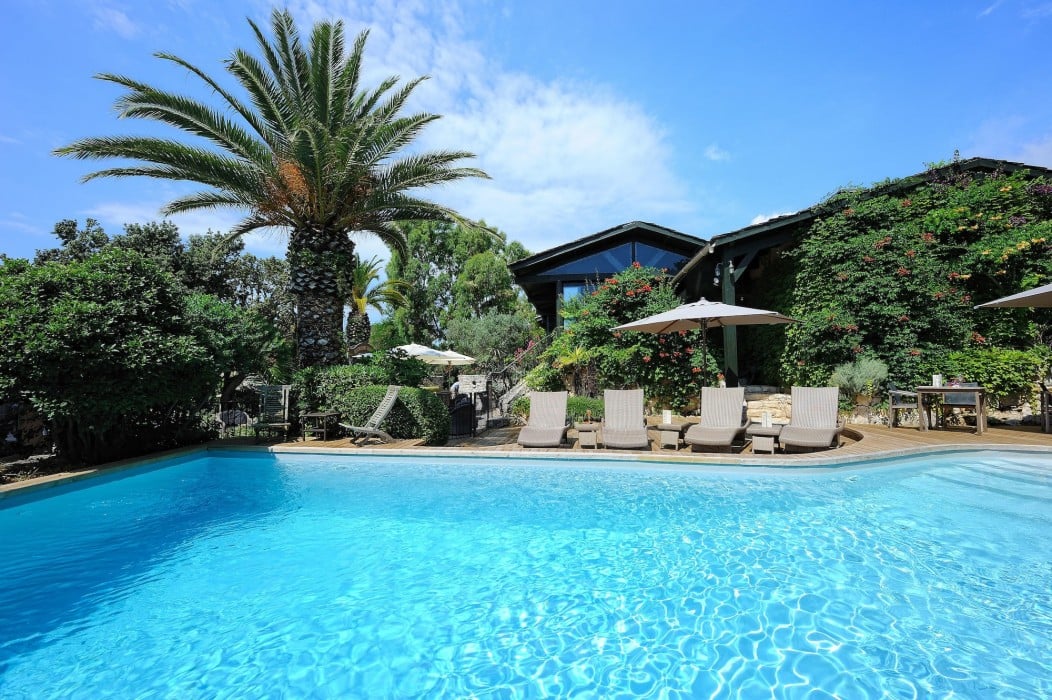 A Cheda, the pool