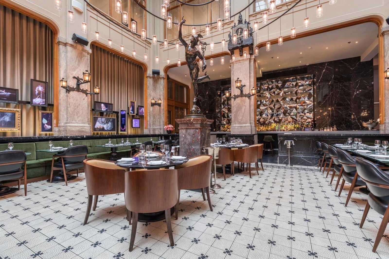 W Amsterdam, the duchess