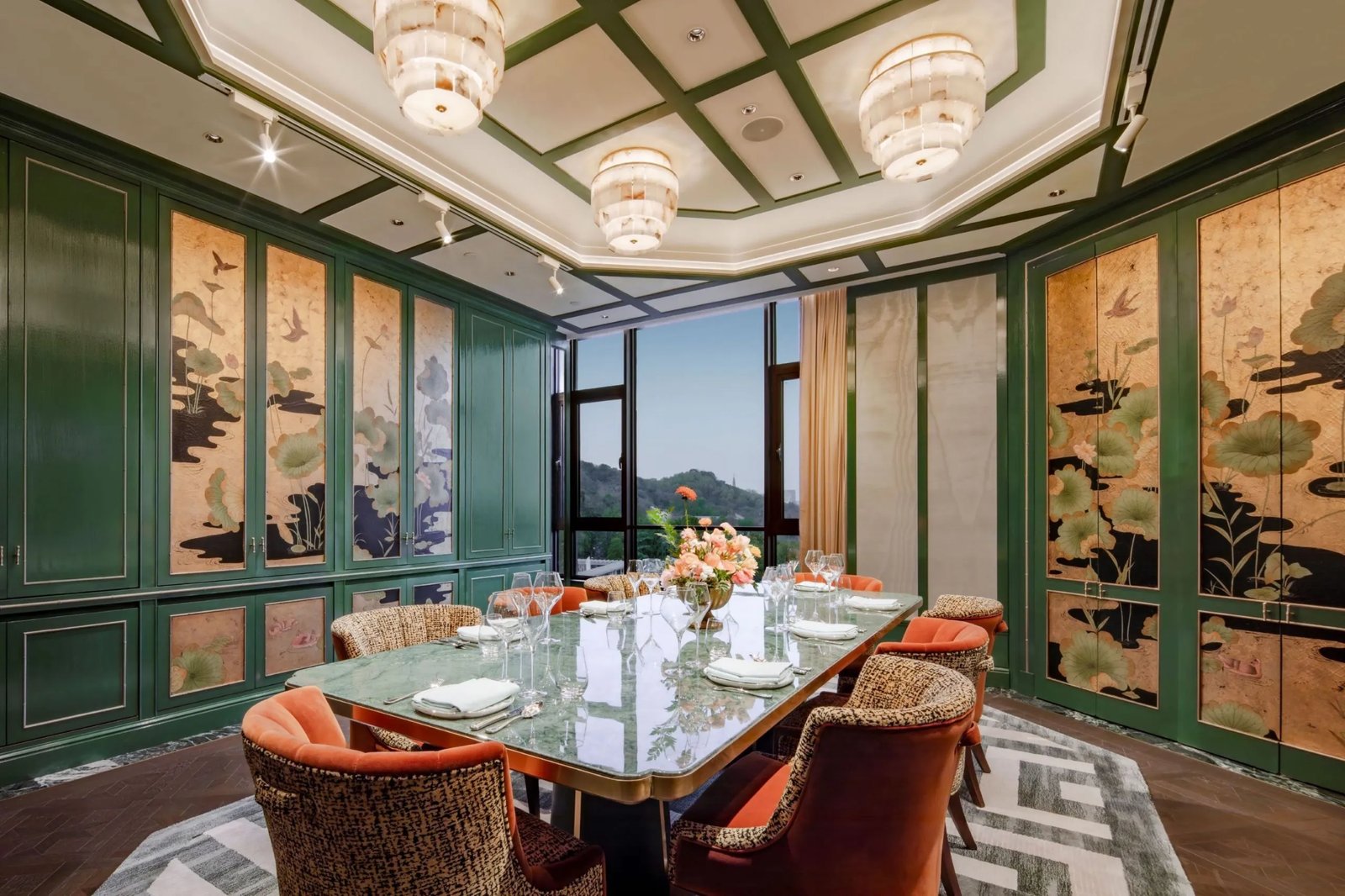The Silk Lakehouse, Shangri-La Hangzhou, at the table