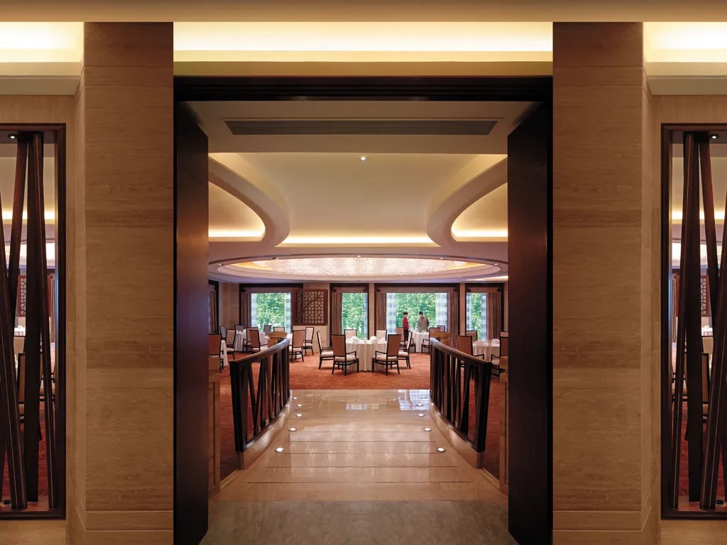 Shangri-La Hotel, at the table