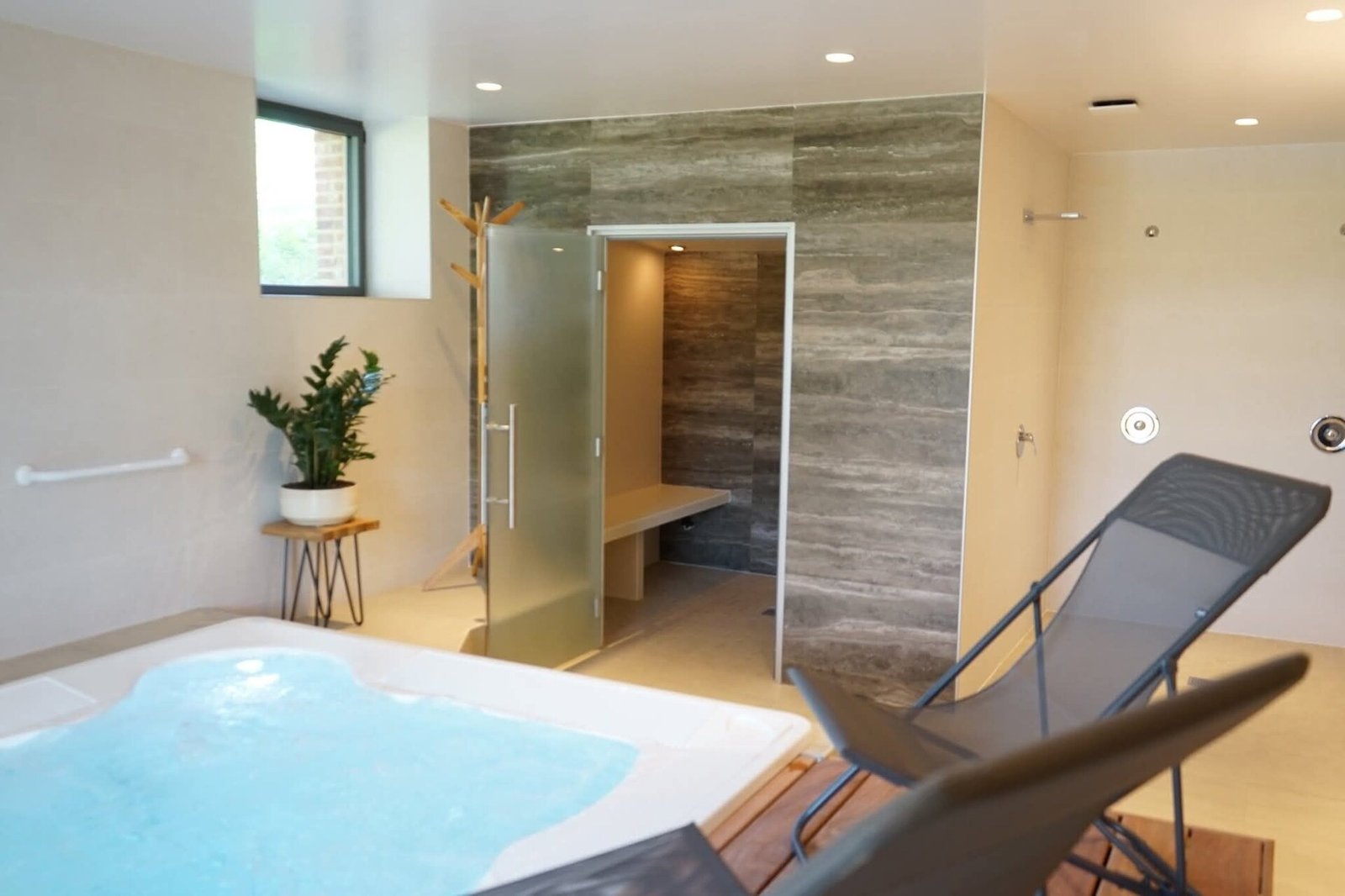 Hotel & Spa Le Manoir De Kerbot, the spa