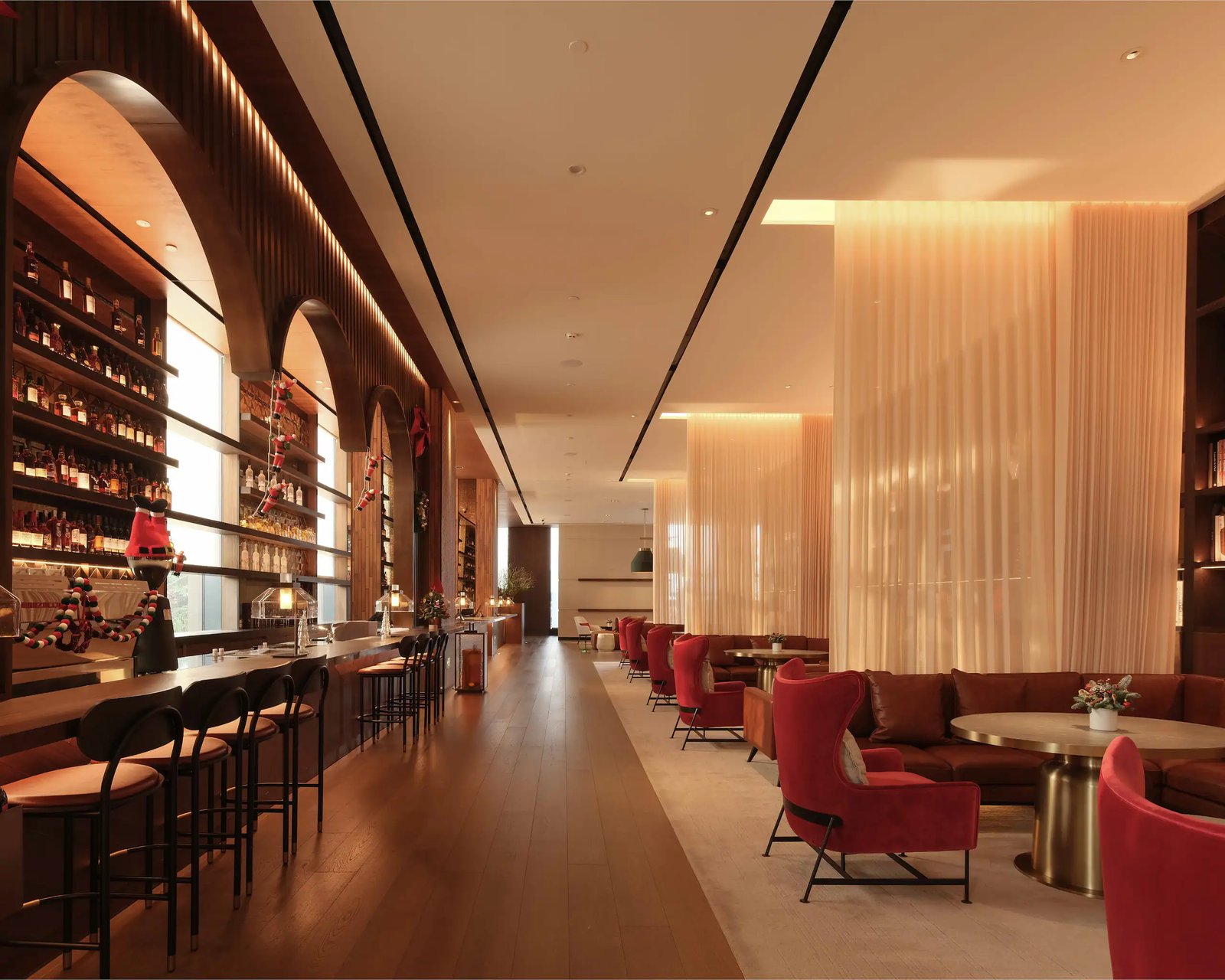 Mumian Hangzhou·The Unbound Collection By Hyatt, at the table