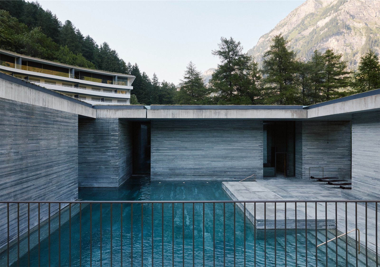 7132 House of Architects, the pool