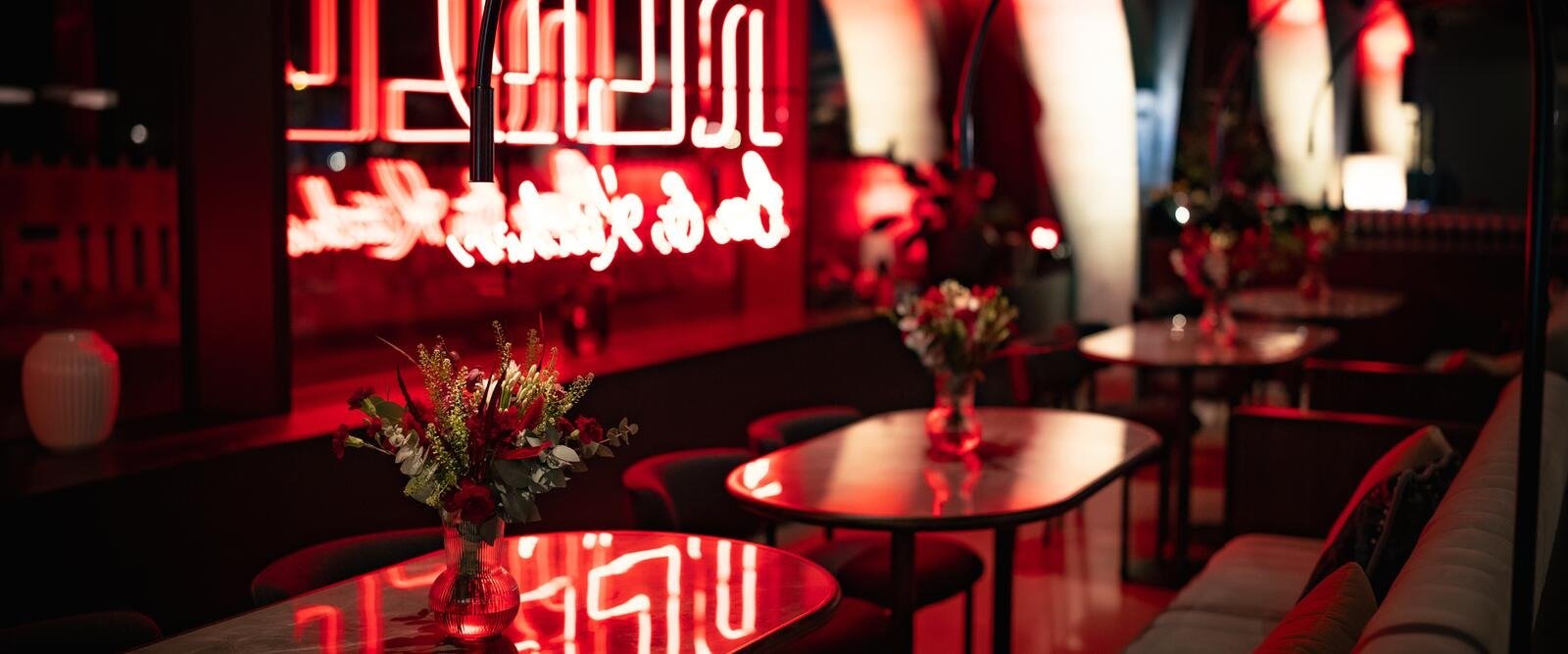 Radisson RED Helsinki, red bar & kitchen