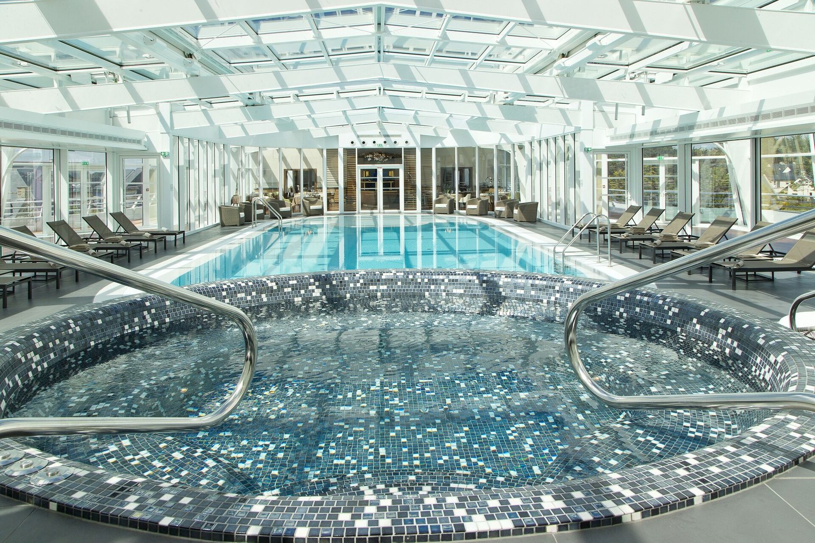 Hôtel Thalasso & Spa Miramar La Cigale, the pool