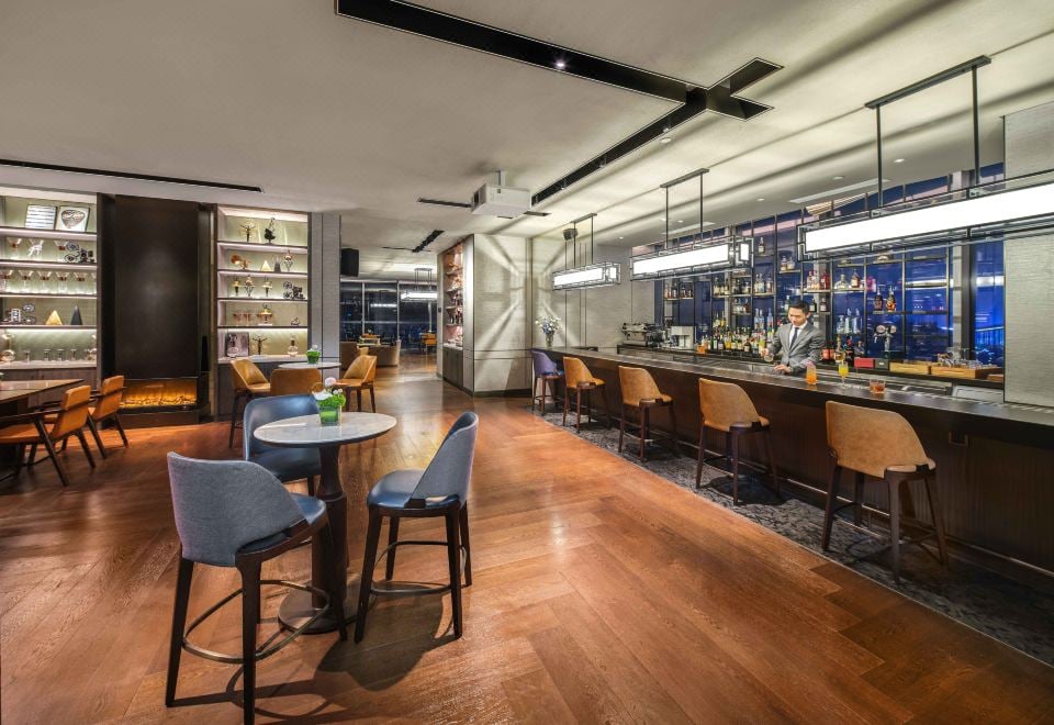 Vignette Collection Hangzhou Huaxia Center Hotel, an IHG Hotel, the bar & lounge