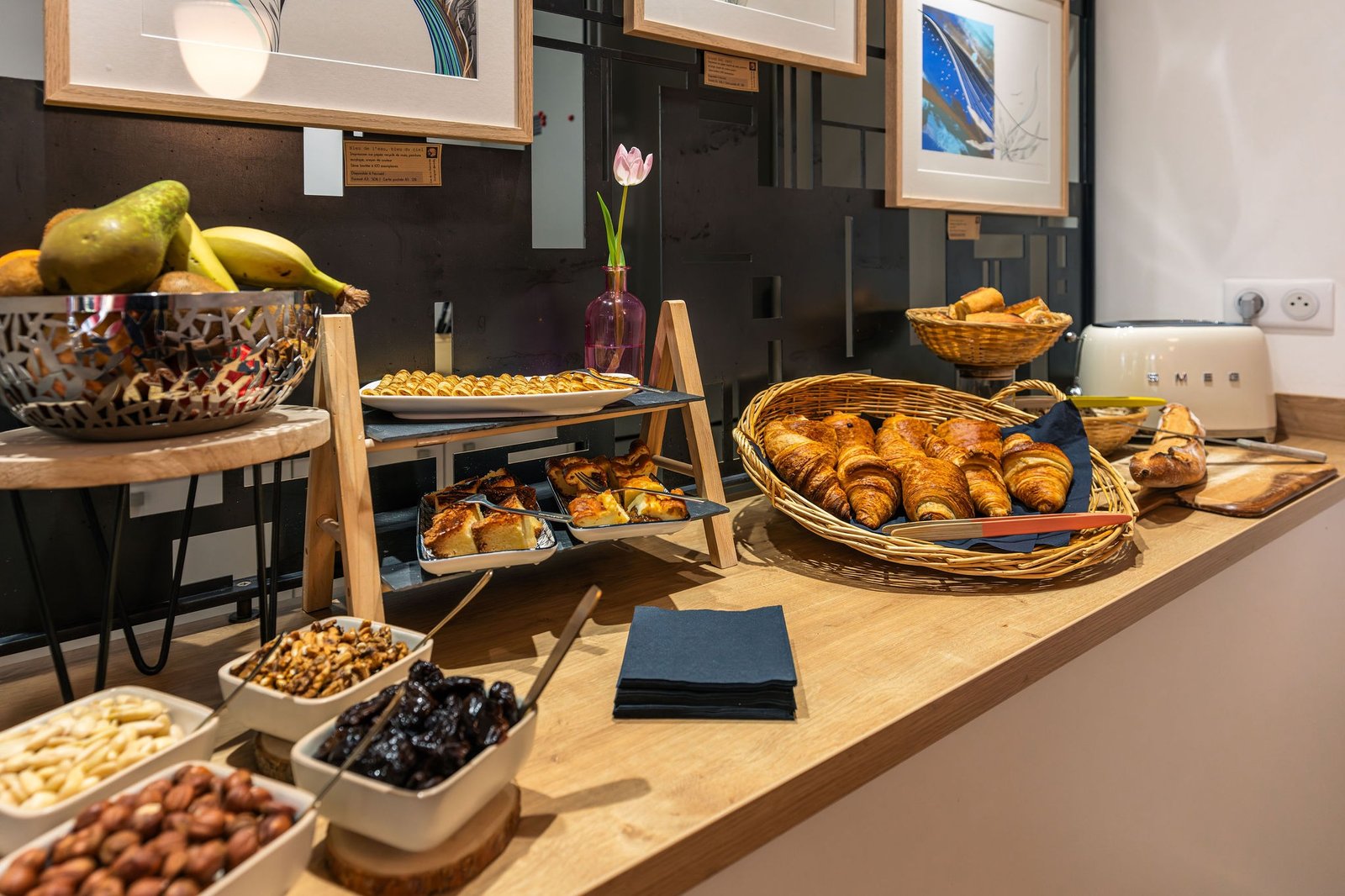 Le Cornouaille Hôtel & Spa, salle du petit-déjeuner