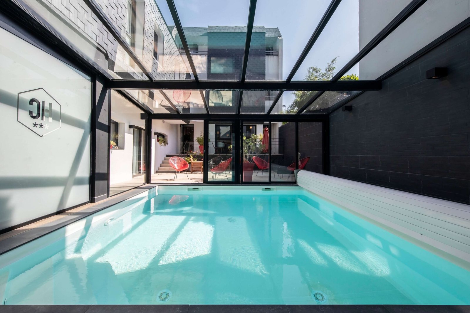 Le Cornouaille Hôtel & Spa, the pool