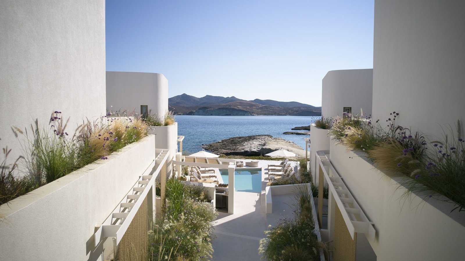 White Pebble Suites, the pool